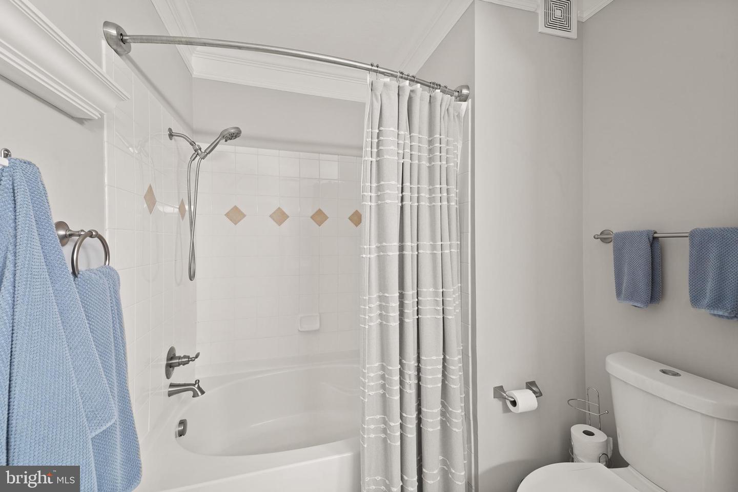 502 SUNSET VIEW TER SE #107, LEESBURG, Virginia 20175, 1 Bedroom Bedrooms, 6 Rooms Rooms,1 BathroomBathrooms,Residential,For sale,502 SUNSET VIEW TER SE #107,VALO2104218 MLS # VALO2104218