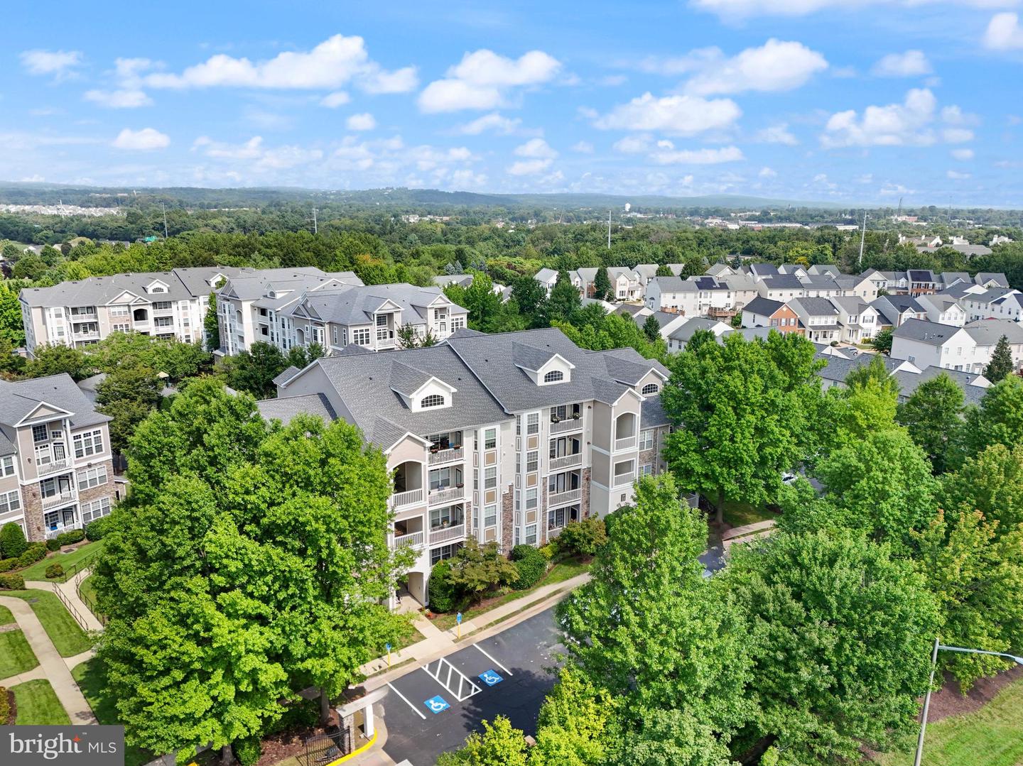 502 SUNSET VIEW TER SE #107, LEESBURG, Virginia 20175, 1 Bedroom Bedrooms, 6 Rooms Rooms,1 BathroomBathrooms,Residential,For sale,502 SUNSET VIEW TER SE #107,VALO2104218 MLS # VALO2104218