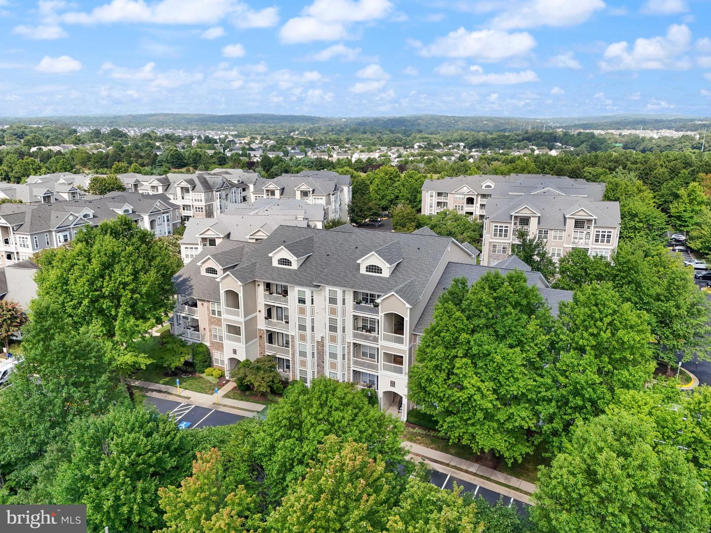502 SUNSET VIEW TER SE #107, LEESBURG, Virginia 20175, 1 Bedroom Bedrooms, 6 Rooms Rooms,1 BathroomBathrooms,Residential,For sale,502 SUNSET VIEW TER SE #107,VALO2104218 MLS # VALO2104218