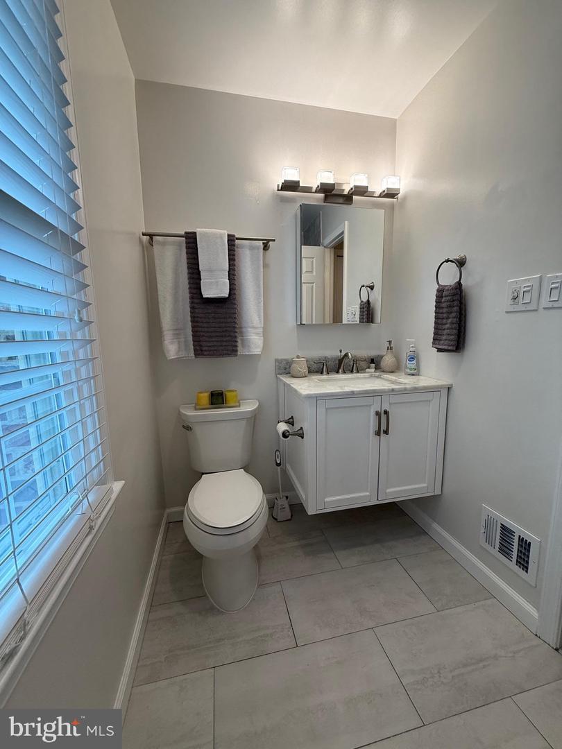 3102 BRADFORD WOOD CT, OAKTON, Virginia 22124, 4 Bedrooms Bedrooms, 12 Rooms Rooms,4 BathroomsBathrooms,Residential,For sale,3102 BRADFORD WOOD CT,VAFX2260278 MLS # VAFX2260278