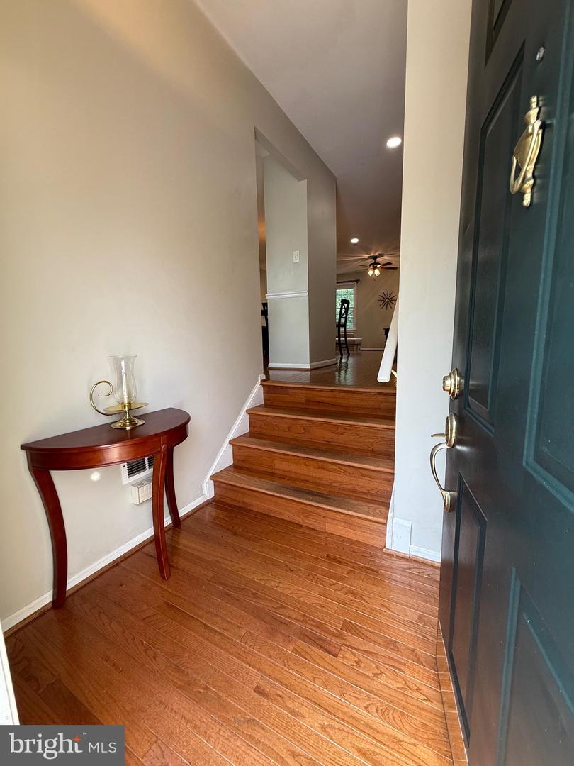 3102 BRADFORD WOOD CT, OAKTON, Virginia 22124, 4 Bedrooms Bedrooms, 12 Rooms Rooms,4 BathroomsBathrooms,Residential,For sale,3102 BRADFORD WOOD CT,VAFX2260278 MLS # VAFX2260278
