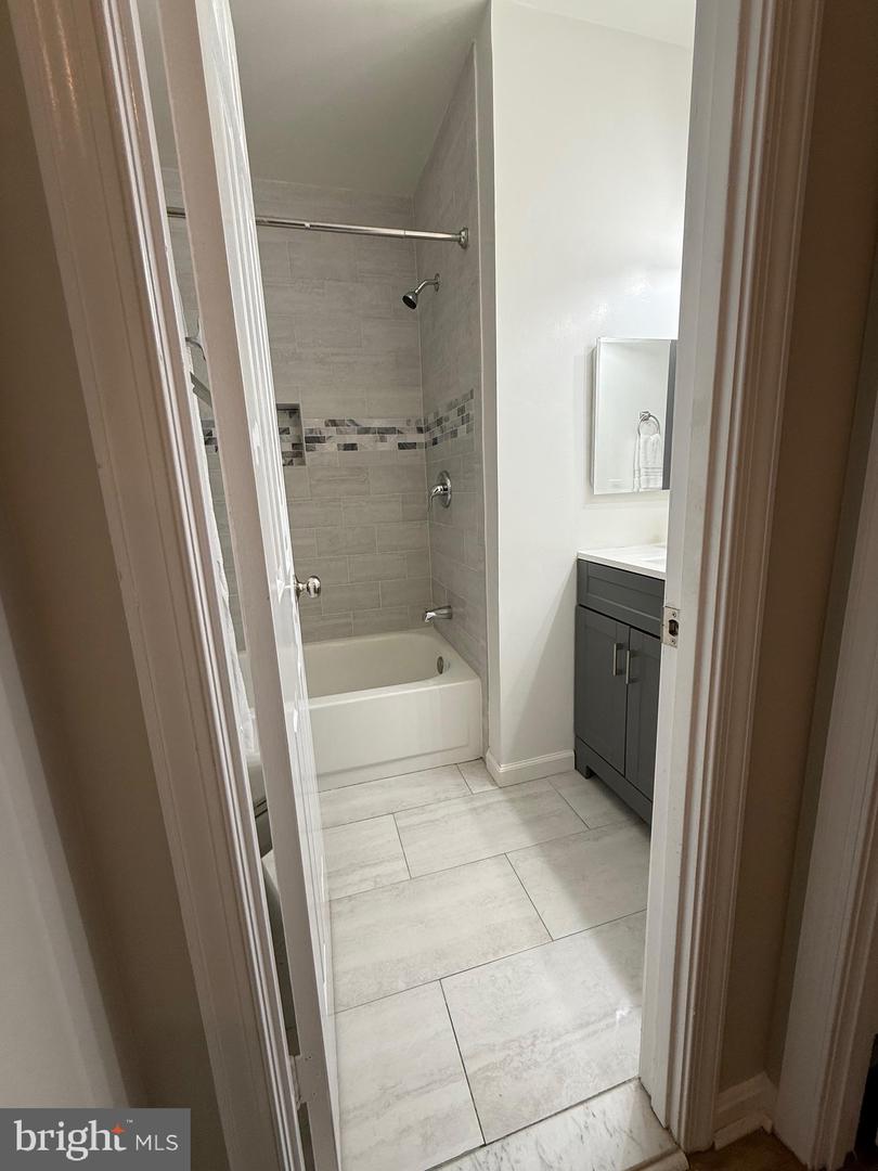 3102 BRADFORD WOOD CT, OAKTON, Virginia 22124, 4 Bedrooms Bedrooms, 12 Rooms Rooms,4 BathroomsBathrooms,Residential,For sale,3102 BRADFORD WOOD CT,VAFX2260278 MLS # VAFX2260278