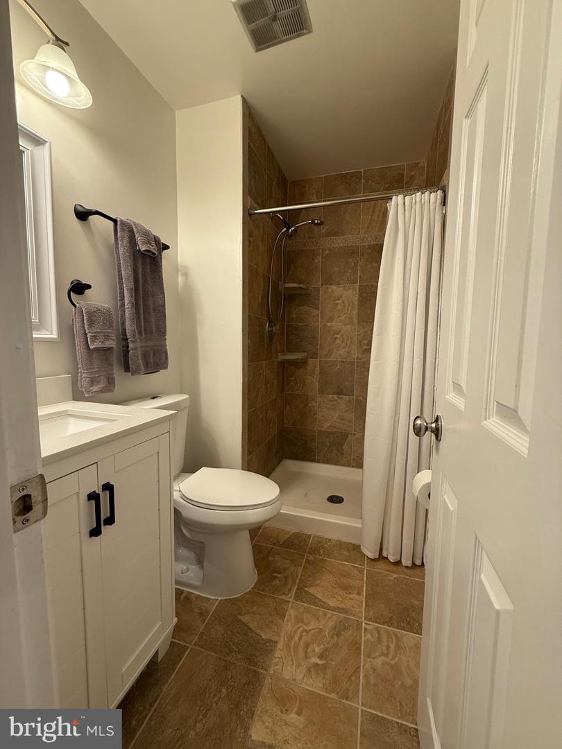 3102 BRADFORD WOOD CT, OAKTON, Virginia 22124, 4 Bedrooms Bedrooms, 12 Rooms Rooms,4 BathroomsBathrooms,Residential,For sale,3102 BRADFORD WOOD CT,VAFX2260278 MLS # VAFX2260278