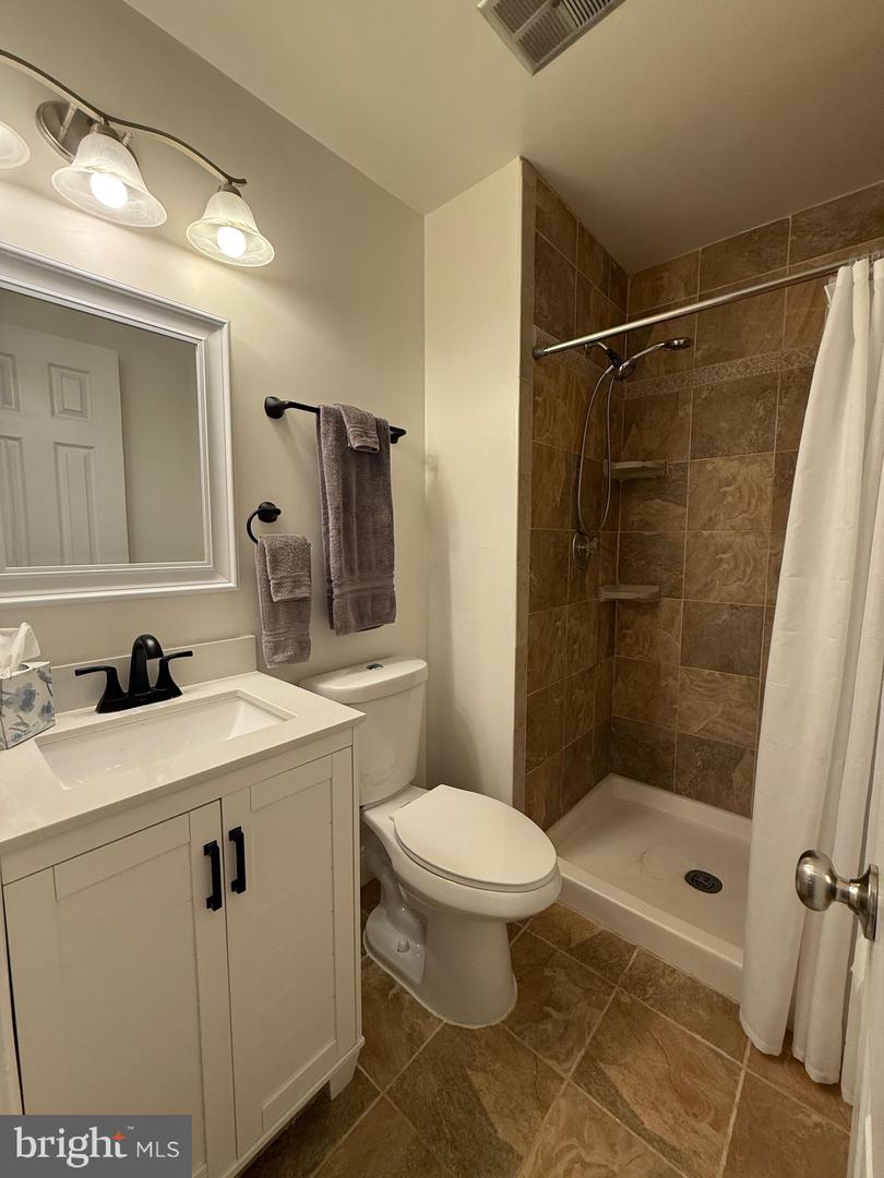 3102 BRADFORD WOOD CT, OAKTON, Virginia 22124, 4 Bedrooms Bedrooms, 12 Rooms Rooms,4 BathroomsBathrooms,Residential,For sale,3102 BRADFORD WOOD CT,VAFX2260278 MLS # VAFX2260278
