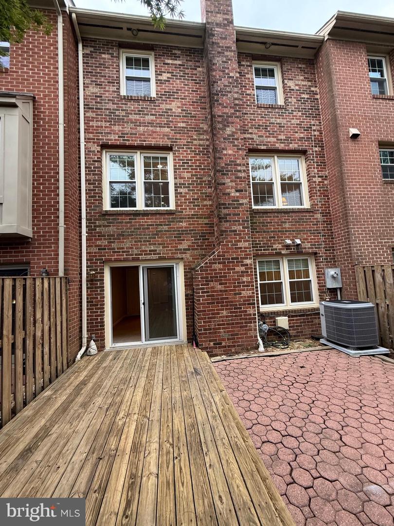 3102 BRADFORD WOOD CT, OAKTON, Virginia 22124, 4 Bedrooms Bedrooms, 12 Rooms Rooms,4 BathroomsBathrooms,Residential,For sale,3102 BRADFORD WOOD CT,VAFX2260278 MLS # VAFX2260278