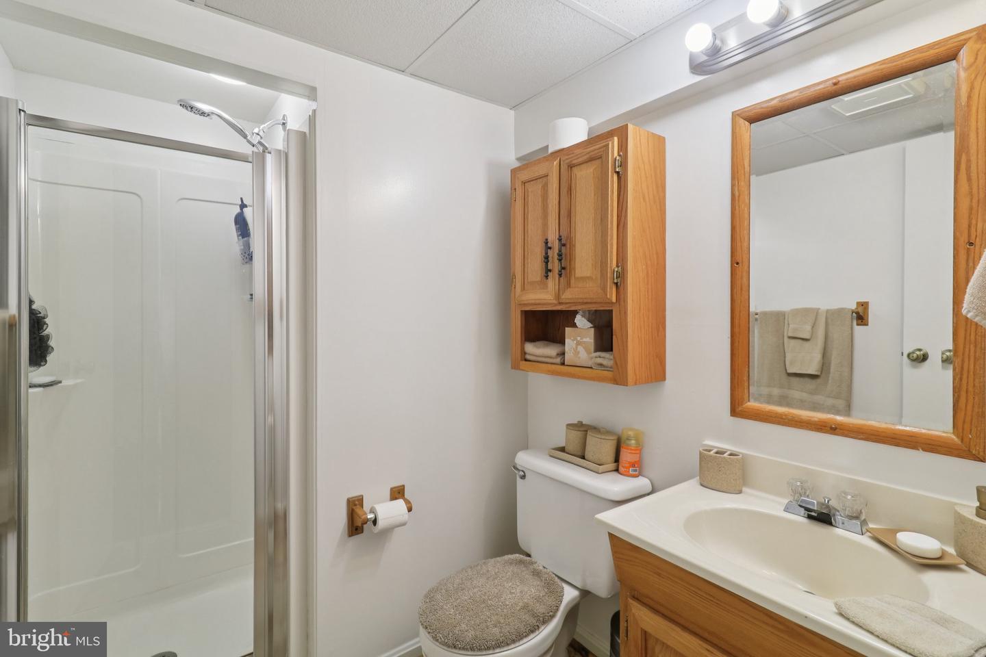 5717 EVERGREEN KNOLL CT, ALEXANDRIA, Virginia 22303, 3 Bedrooms Bedrooms, ,3 BathroomsBathrooms,Residential,For sale,5717 EVERGREEN KNOLL CT,VAFX2260314 MLS # VAFX2260314