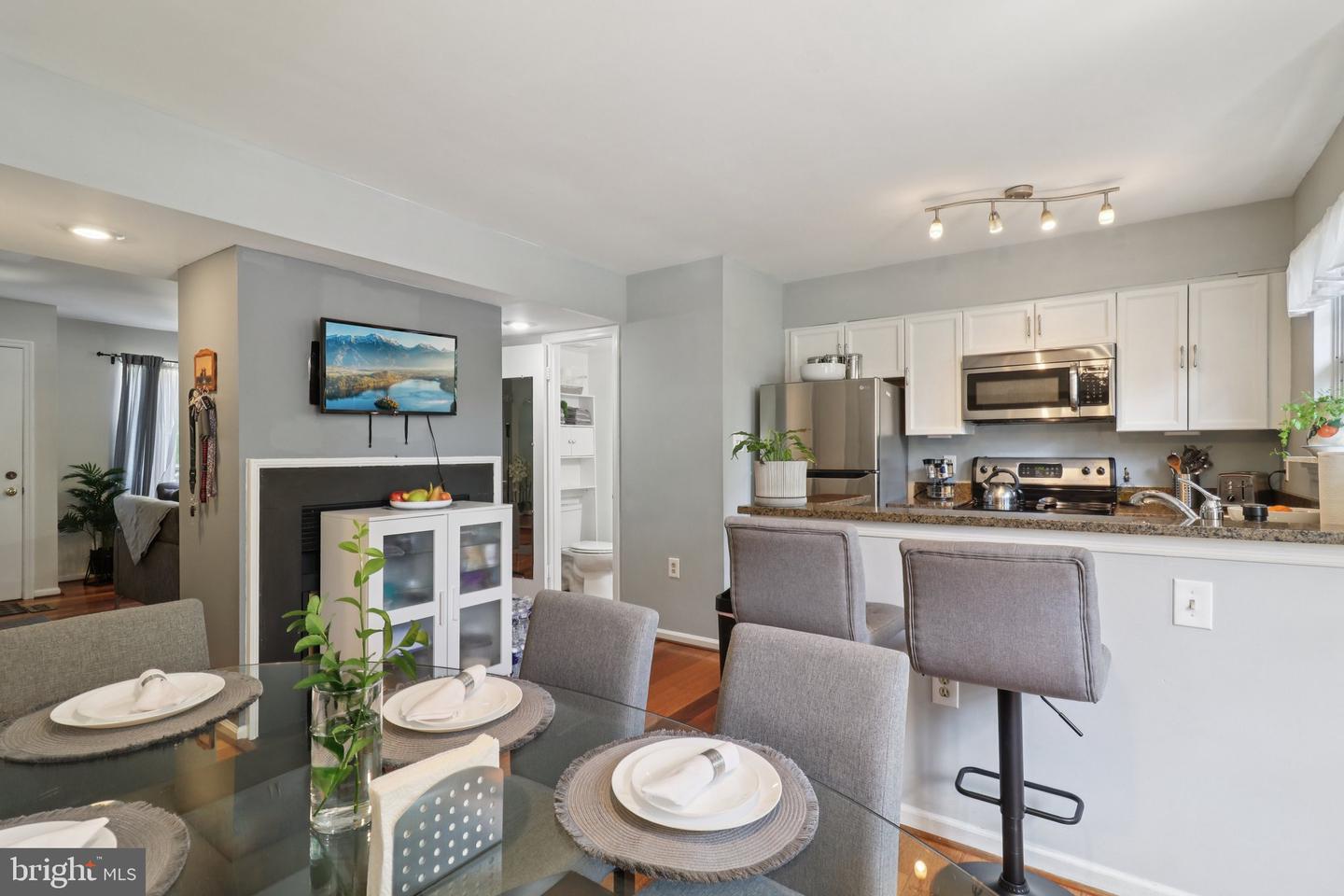 5717 EVERGREEN KNOLL CT, ALEXANDRIA, Virginia 22303, 3 Bedrooms Bedrooms, ,3 BathroomsBathrooms,Residential,For sale,5717 EVERGREEN KNOLL CT,VAFX2260314 MLS # VAFX2260314