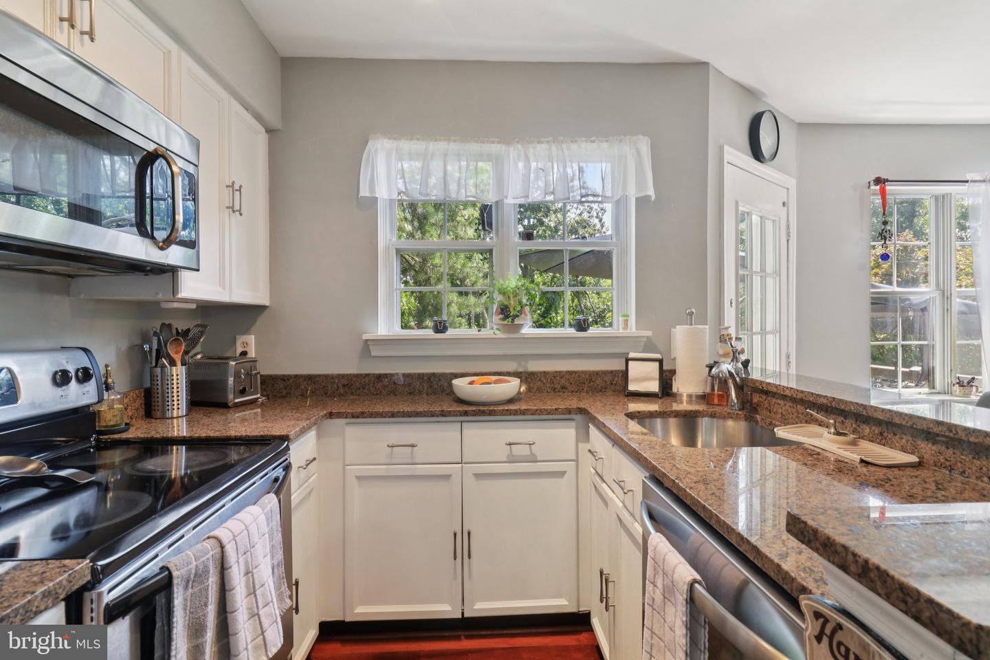 5717 EVERGREEN KNOLL CT, ALEXANDRIA, Virginia 22303, 3 Bedrooms Bedrooms, ,3 BathroomsBathrooms,Residential,For sale,5717 EVERGREEN KNOLL CT,VAFX2260314 MLS # VAFX2260314