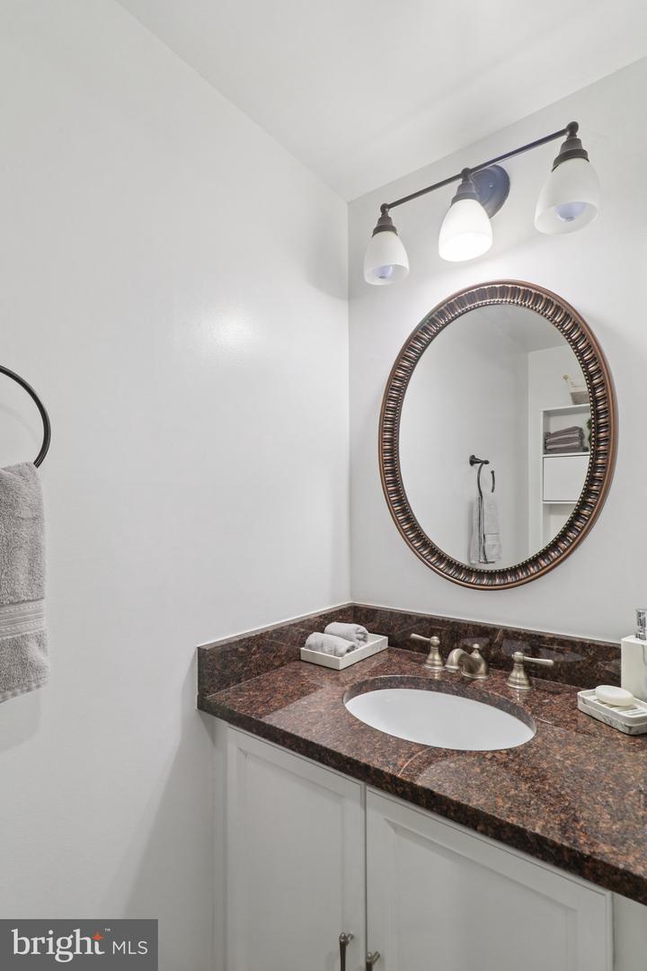 5717 EVERGREEN KNOLL CT, ALEXANDRIA, Virginia 22303, 3 Bedrooms Bedrooms, ,3 BathroomsBathrooms,Residential,For sale,5717 EVERGREEN KNOLL CT,VAFX2260314 MLS # VAFX2260314