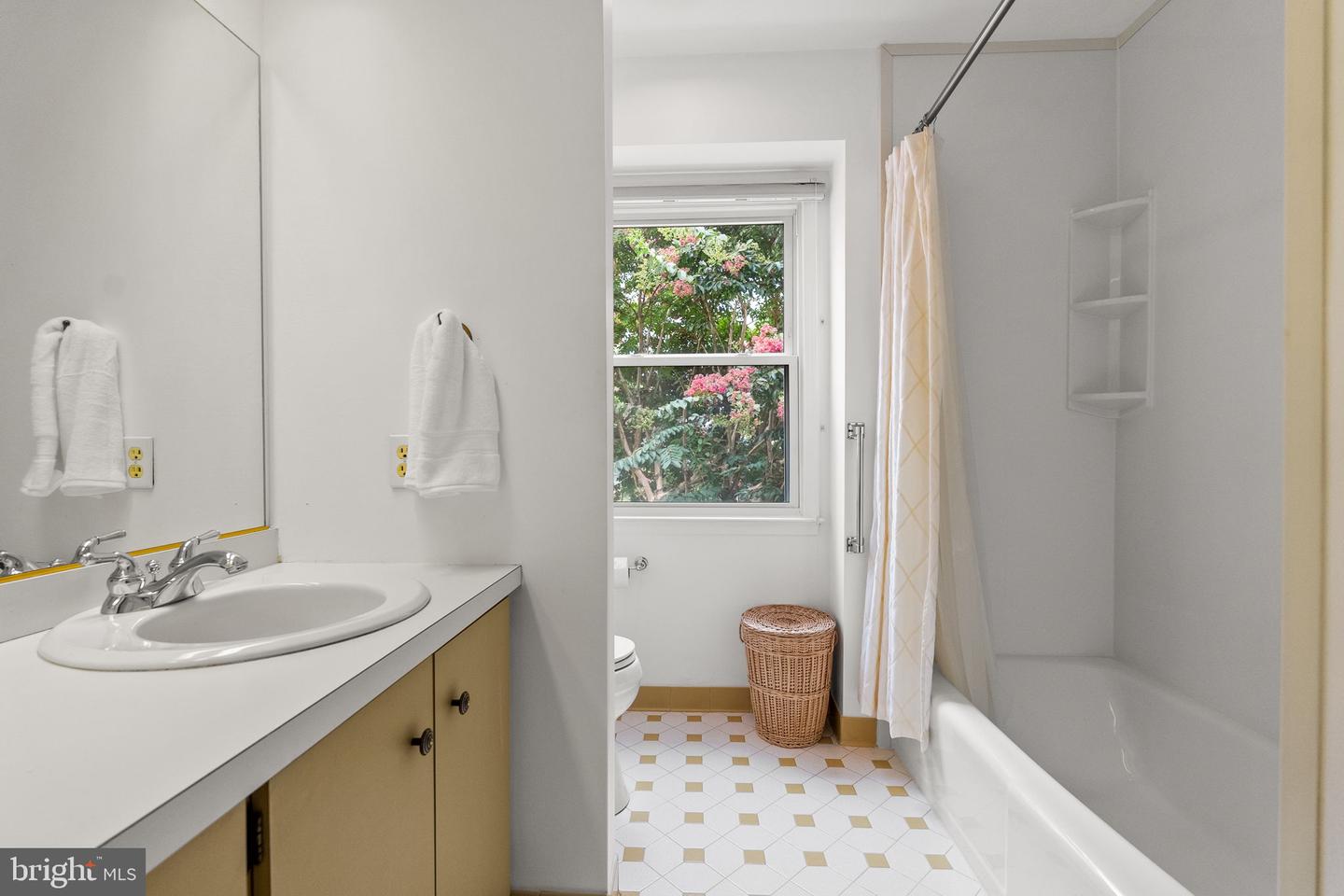 8907 GLADE HILL RD, FAIRFAX, Virginia 22031, 4 Bedrooms Bedrooms, ,2 BathroomsBathrooms,Residential,For sale,8907 GLADE HILL RD,VAFX2260328 MLS # VAFX2260328