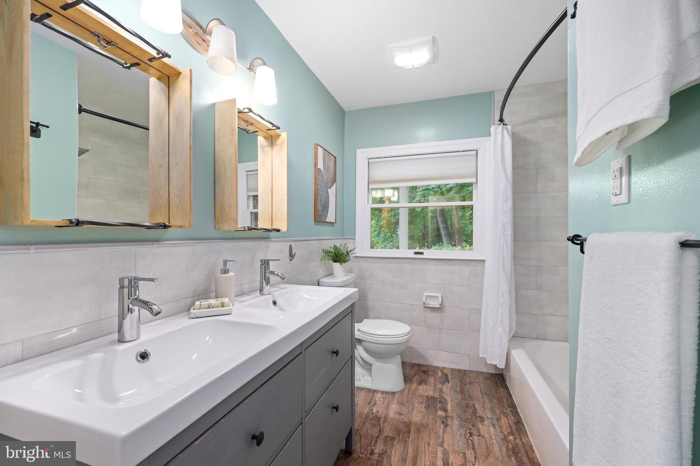 8721 WATERFORD RD, ALEXANDRIA, Virginia 22308, 5 Bedrooms Bedrooms, ,3 BathroomsBathrooms,Residential,For sale,8721 WATERFORD RD,VAFX2260496 MLS # VAFX2260496