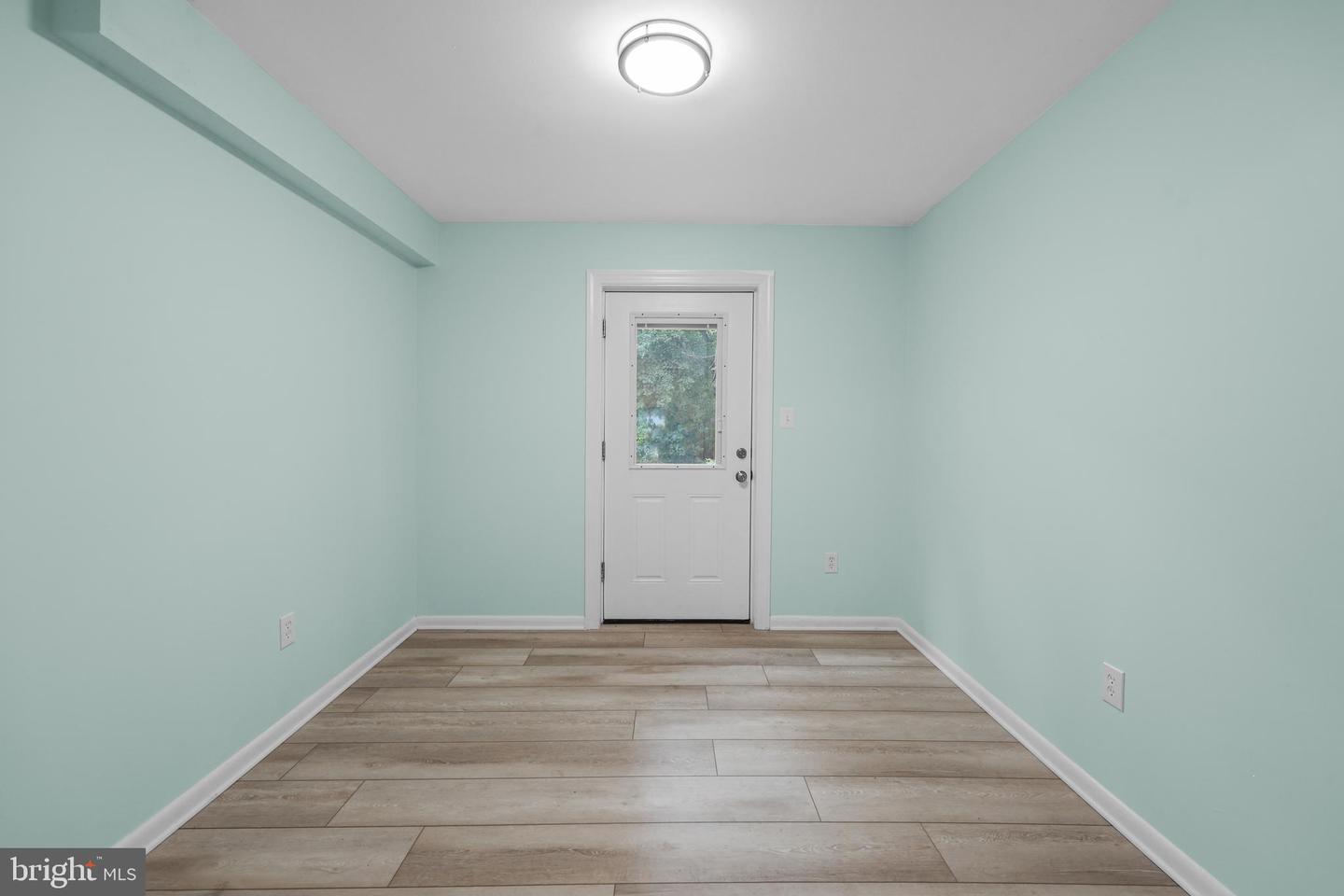 8721 WATERFORD RD, ALEXANDRIA, Virginia 22308, 5 Bedrooms Bedrooms, ,3 BathroomsBathrooms,Residential,For sale,8721 WATERFORD RD,VAFX2260496 MLS # VAFX2260496