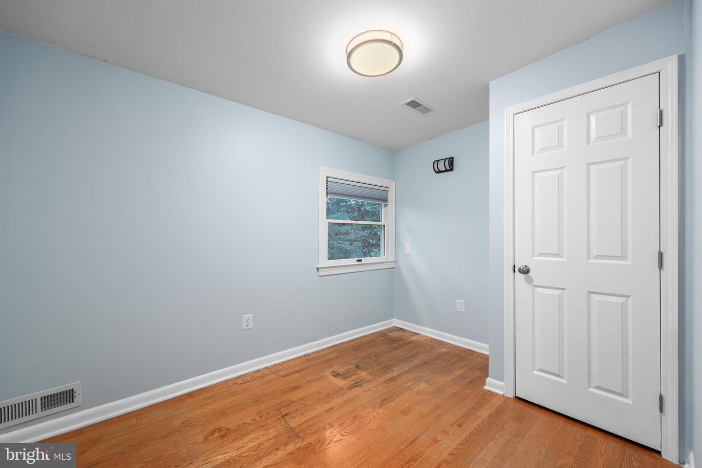 8721 WATERFORD RD, ALEXANDRIA, Virginia 22308, 5 Bedrooms Bedrooms, ,3 BathroomsBathrooms,Residential,For sale,8721 WATERFORD RD,VAFX2260496 MLS # VAFX2260496