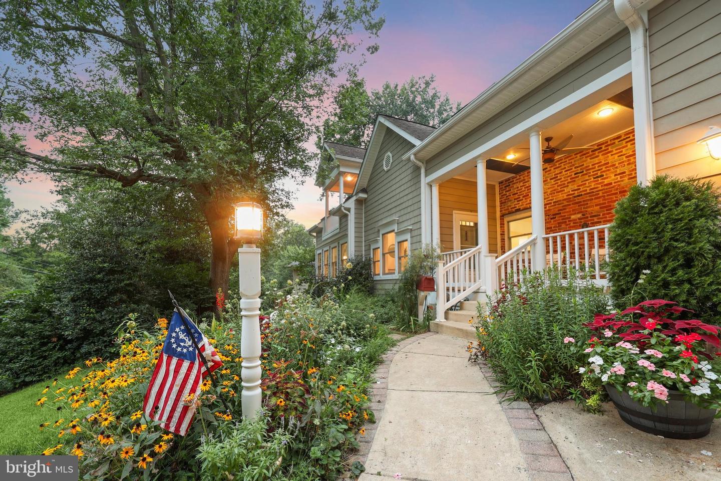 8721 WATERFORD RD, ALEXANDRIA, Virginia 22308, 5 Bedrooms Bedrooms, ,3 BathroomsBathrooms,Residential,For sale,8721 WATERFORD RD,VAFX2260496 MLS # VAFX2260496