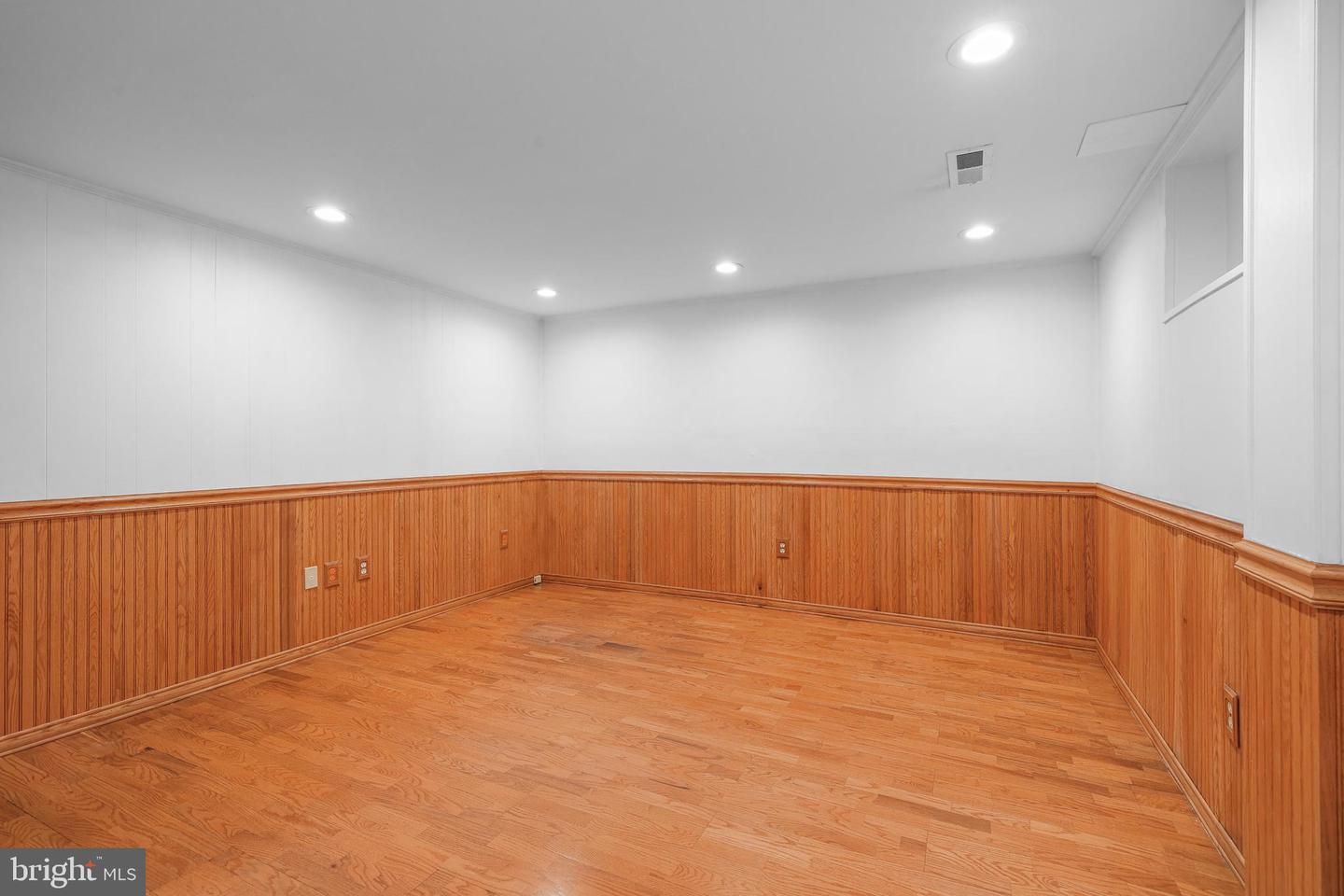 8721 WATERFORD RD, ALEXANDRIA, Virginia 22308, 5 Bedrooms Bedrooms, ,3 BathroomsBathrooms,Residential,For sale,8721 WATERFORD RD,VAFX2260496 MLS # VAFX2260496