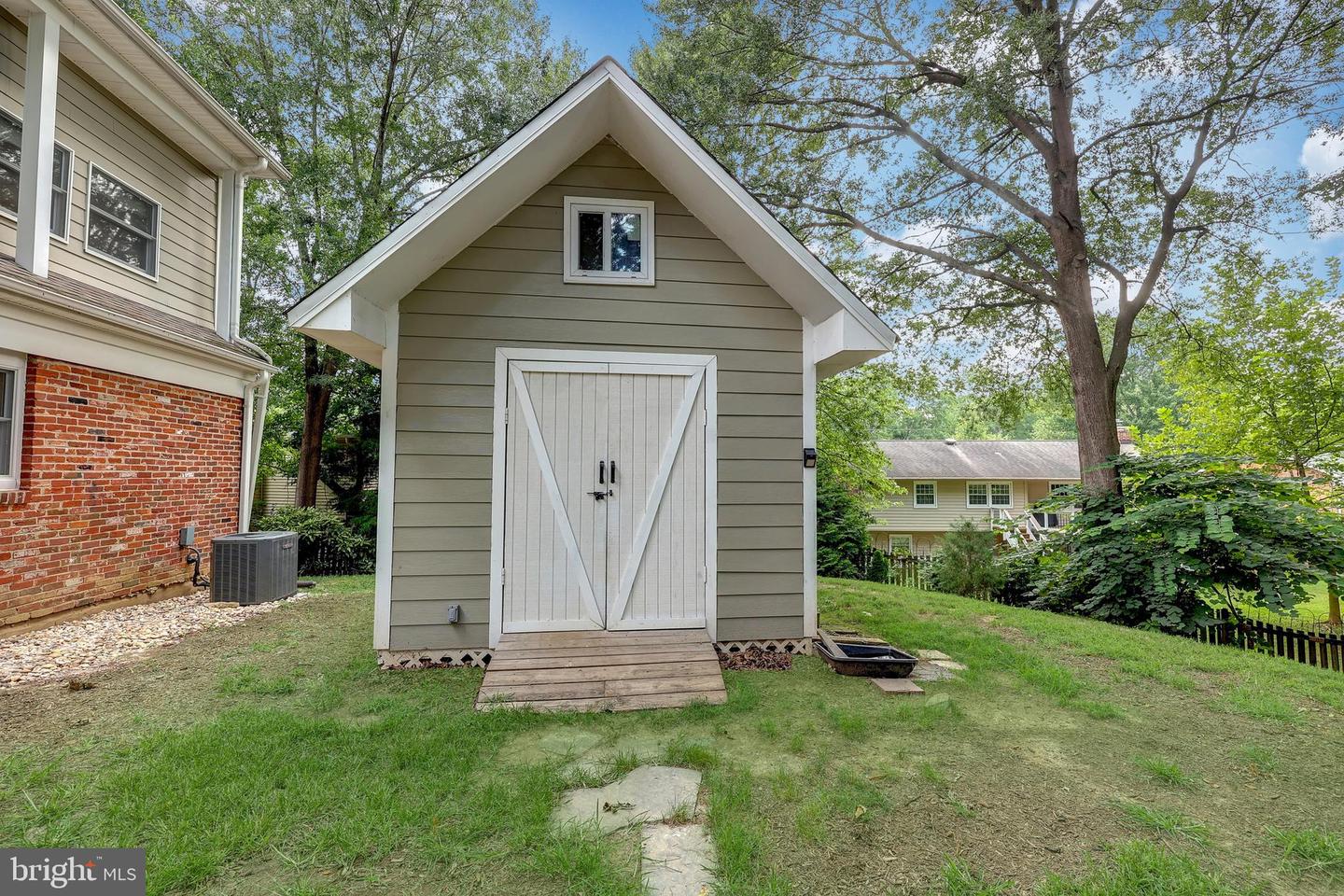 8721 WATERFORD RD, ALEXANDRIA, Virginia 22308, 5 Bedrooms Bedrooms, ,3 BathroomsBathrooms,Residential,For sale,8721 WATERFORD RD,VAFX2260496 MLS # VAFX2260496