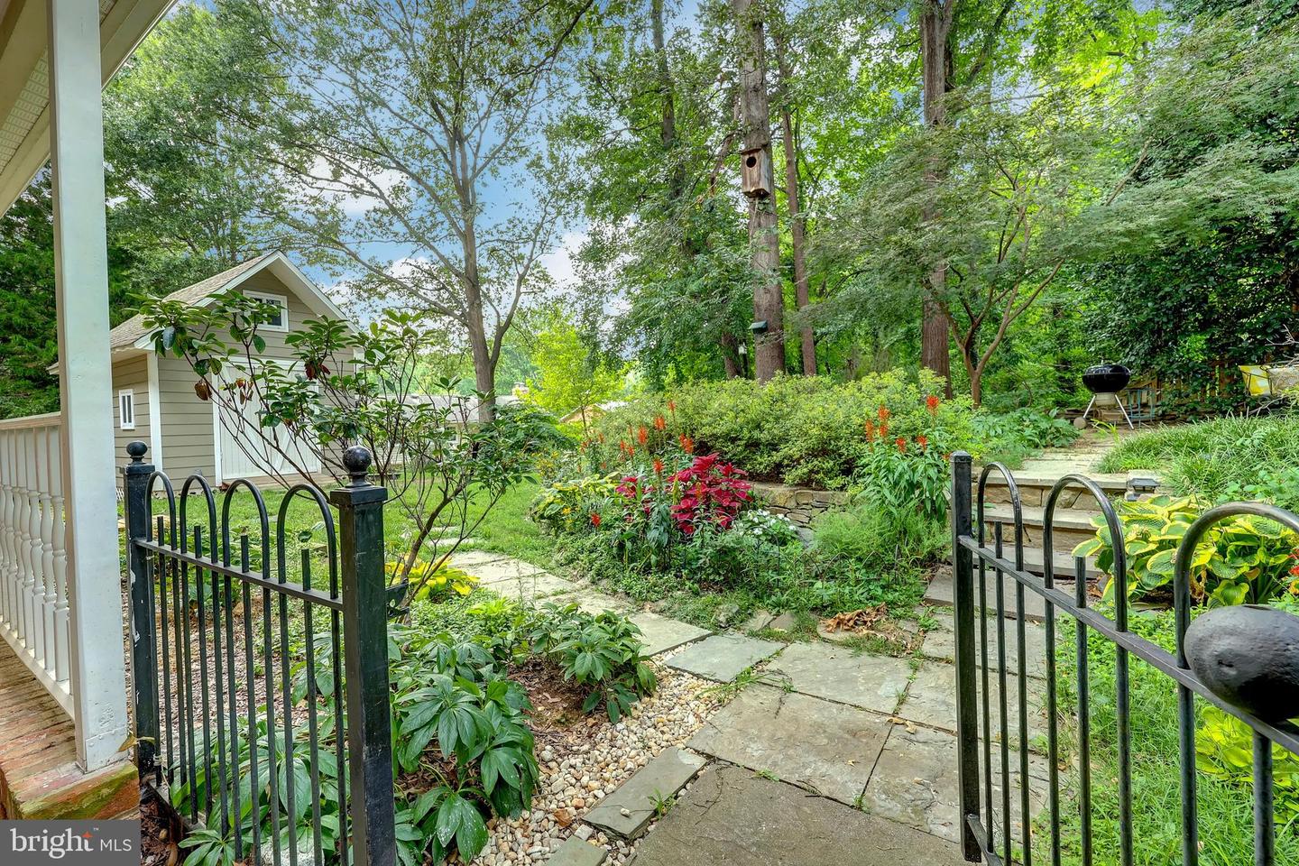8721 WATERFORD RD, ALEXANDRIA, Virginia 22308, 5 Bedrooms Bedrooms, ,3 BathroomsBathrooms,Residential,For sale,8721 WATERFORD RD,VAFX2260496 MLS # VAFX2260496