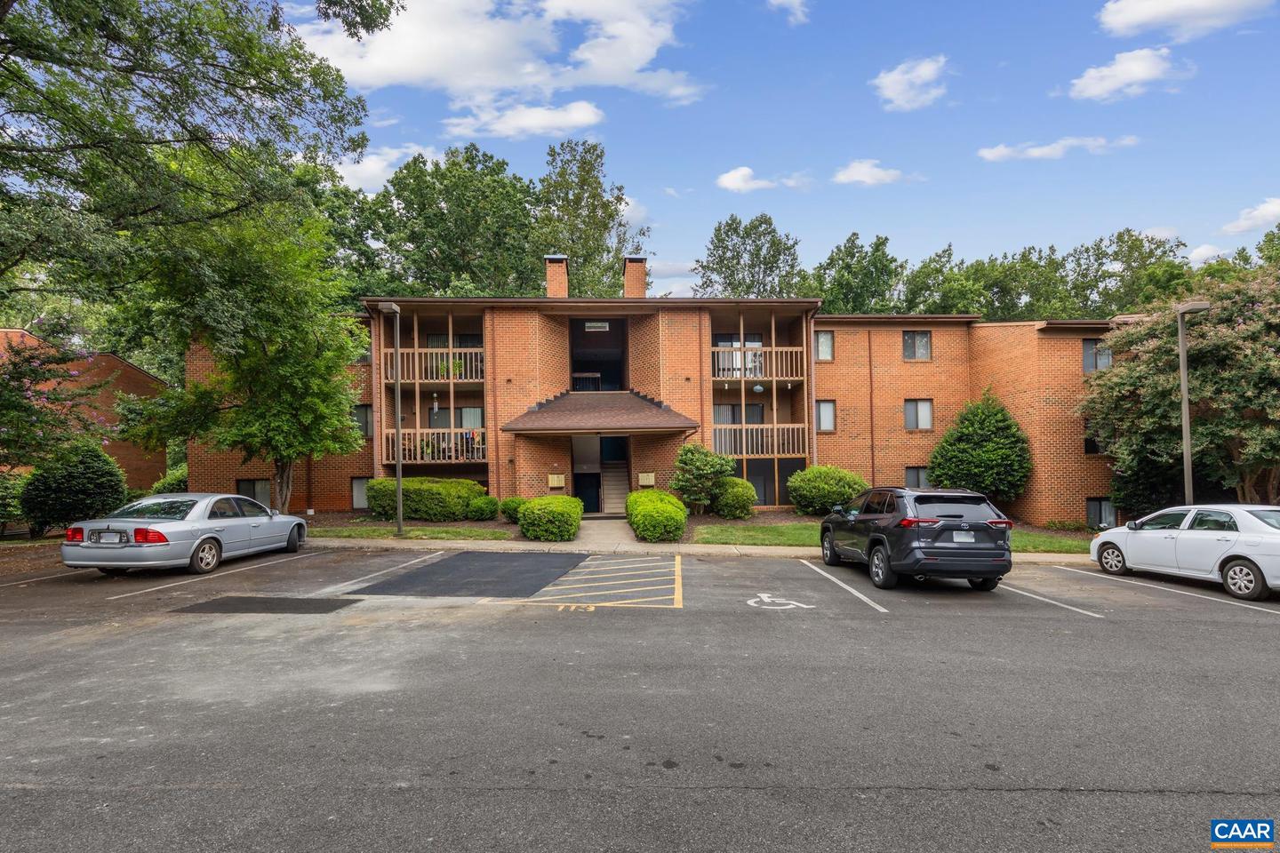 113 TURTLE CREEK RD #3, CHARLOTTESVILLE, Virginia 22901, 2 Bedrooms Bedrooms, ,2 BathroomsBathrooms,Residential,For sale,113 TURTLE CREEK RD #3,667703 MLS # 667703
