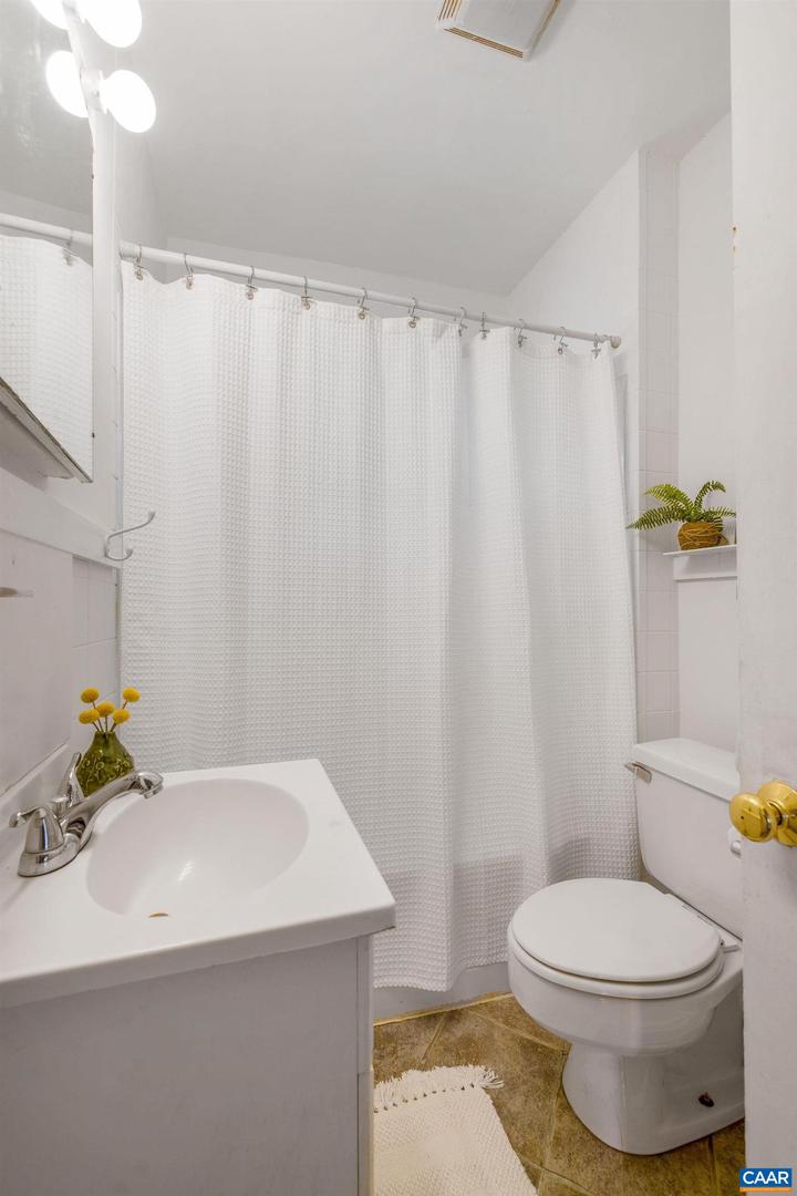 3962 B IVY RD, CHARLOTTESVILLE, Virginia 22903, 7 Bedrooms Bedrooms, ,4 BathroomsBathrooms,Residential,For sale,3962 B IVY RD,667713 MLS # 667713