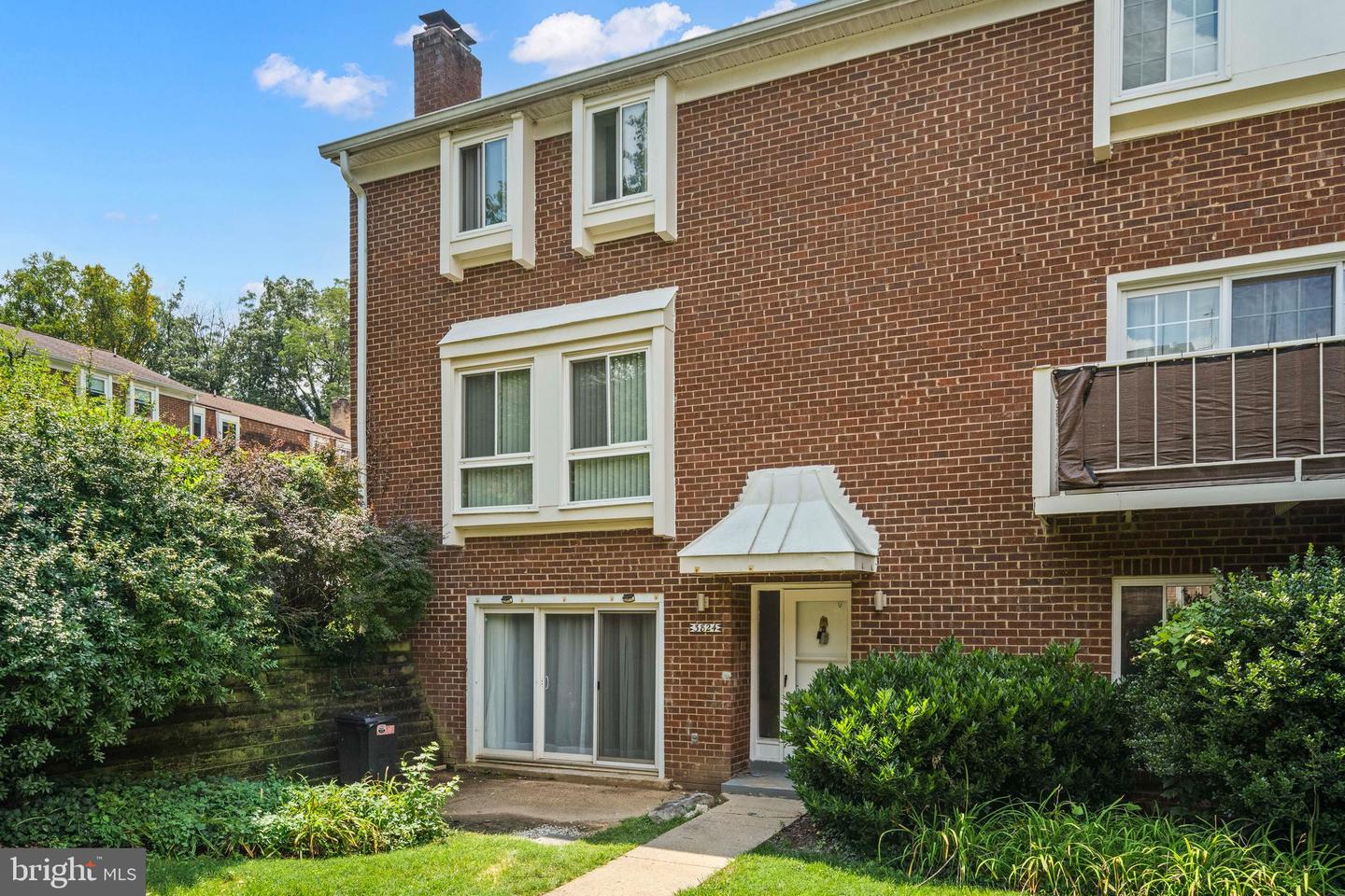 3824 PERSIMMON CIR, FAIRFAX, Virginia 22031, 2 Bedrooms Bedrooms, ,2 BathroomsBathrooms,Residential,For sale,3824 PERSIMMON CIR,VAFX2260624 MLS # VAFX2260624