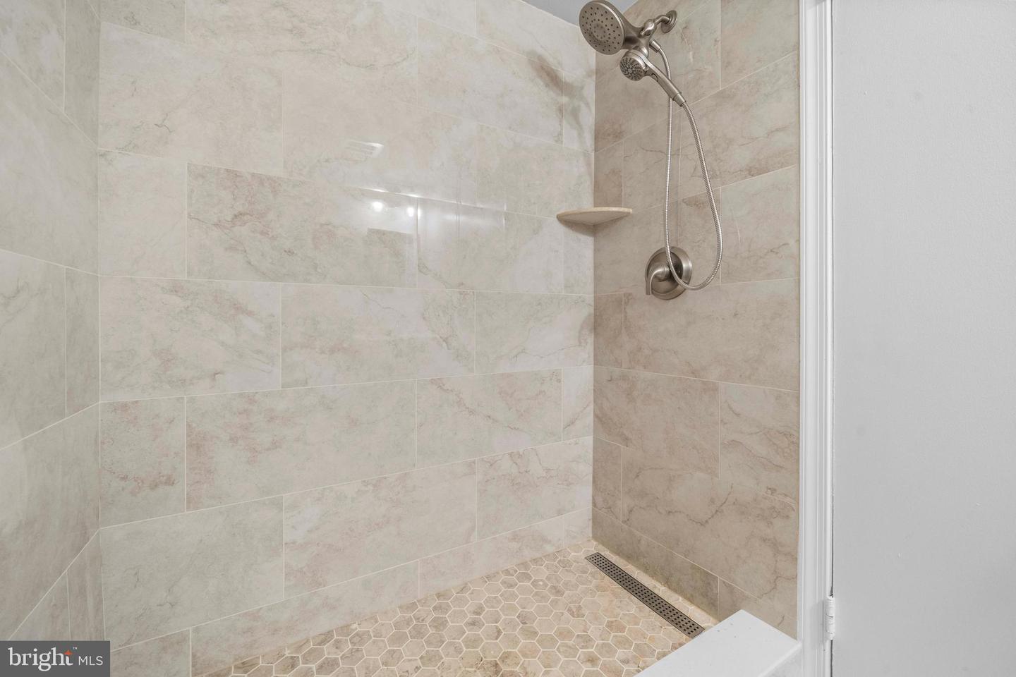 3824 PERSIMMON CIR, FAIRFAX, Virginia 22031, 2 Bedrooms Bedrooms, ,2 BathroomsBathrooms,Residential,For sale,3824 PERSIMMON CIR,VAFX2260624 MLS # VAFX2260624