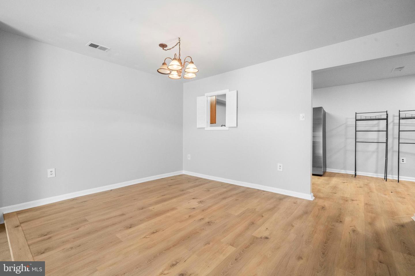 3824 PERSIMMON CIR, FAIRFAX, Virginia 22031, 2 Bedrooms Bedrooms, ,2 BathroomsBathrooms,Residential,For sale,3824 PERSIMMON CIR,VAFX2260624 MLS # VAFX2260624