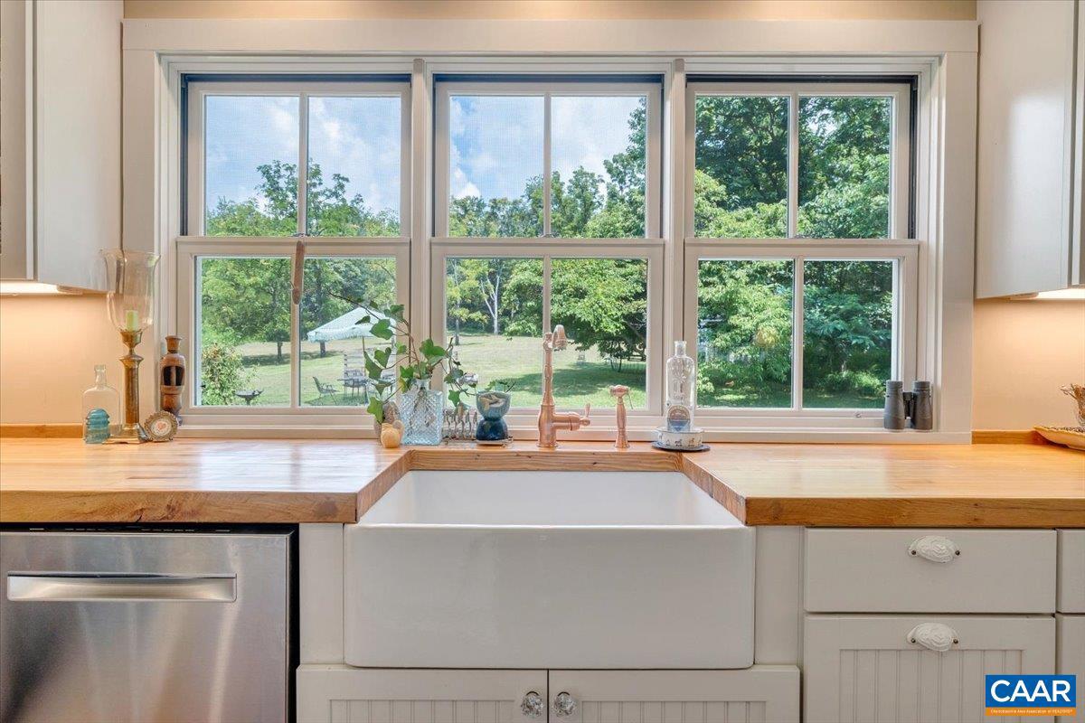 785 JONESBORO RD, ROSELAND, Virginia 22967, 4 Bedrooms Bedrooms, ,2 BathroomsBathrooms,Residential,For sale,785 JONESBORO RD,667678 MLS # 667678