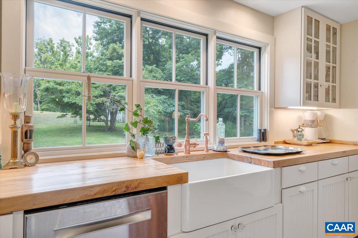 785 JONESBORO RD, ROSELAND, Virginia 22967, 4 Bedrooms Bedrooms, ,2 BathroomsBathrooms,Residential,For sale,785 JONESBORO RD,667678 MLS # 667678