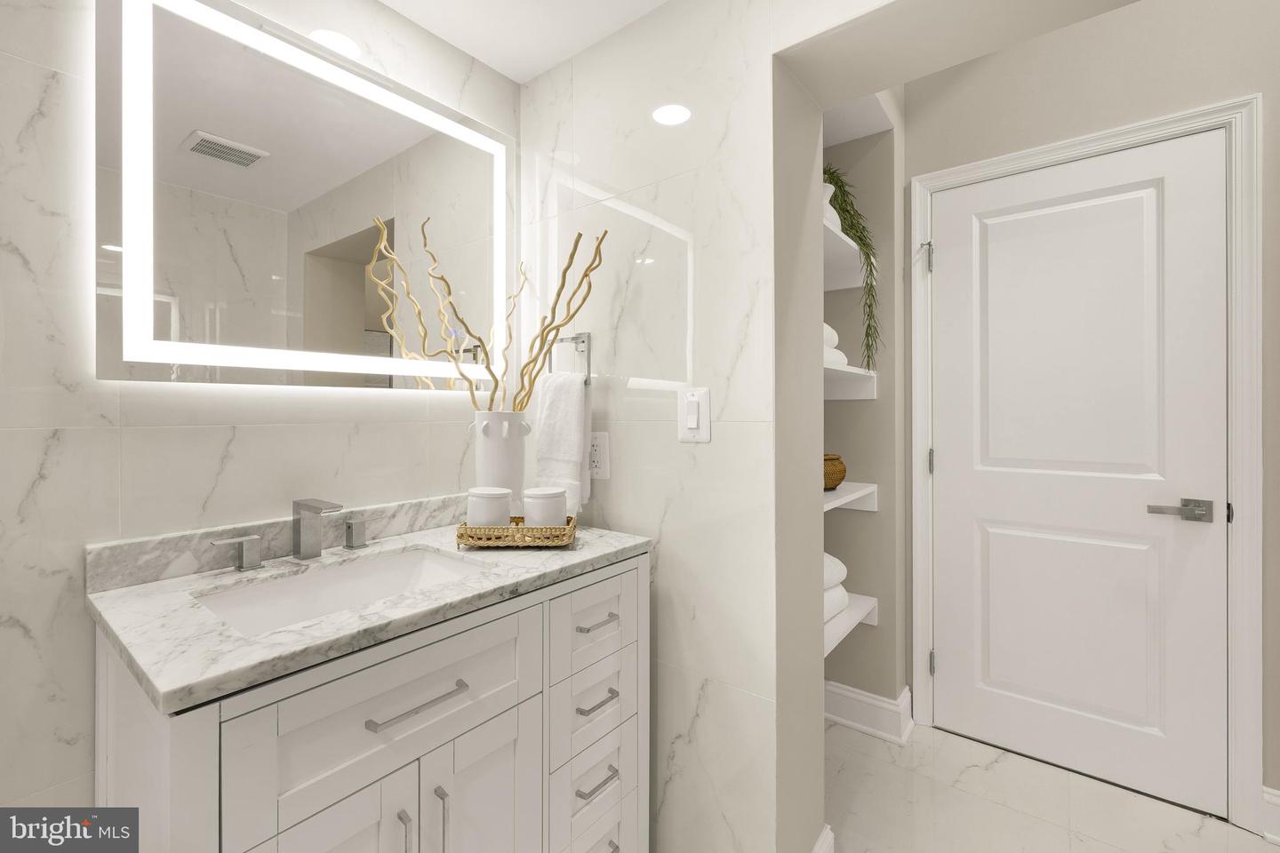 1225 KING ST #405, ALEXANDRIA, Virginia 22314, 3 Bedrooms Bedrooms, ,2 BathroomsBathrooms,Residential,For sale,1225 KING ST #405,VAAX2048434 MLS # VAAX2048434