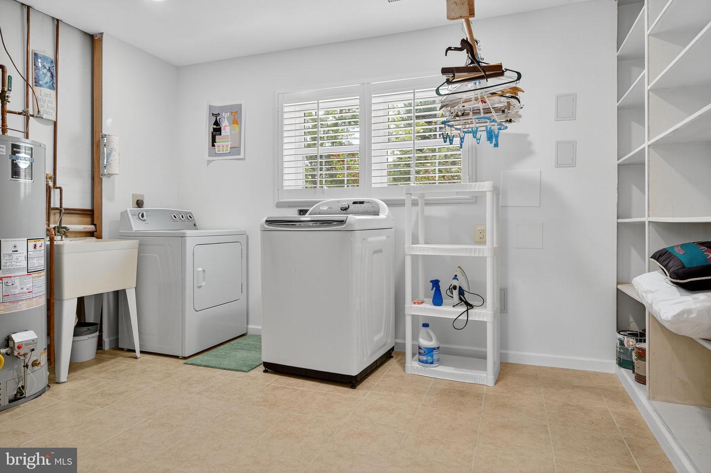 2706 SHERWOOD HALL LN, ALEXANDRIA, Virginia 22306, 3 Bedrooms Bedrooms, ,2 BathroomsBathrooms,Residential,For sale,2706 SHERWOOD HALL LN,VAFX2260534 MLS # VAFX2260534
