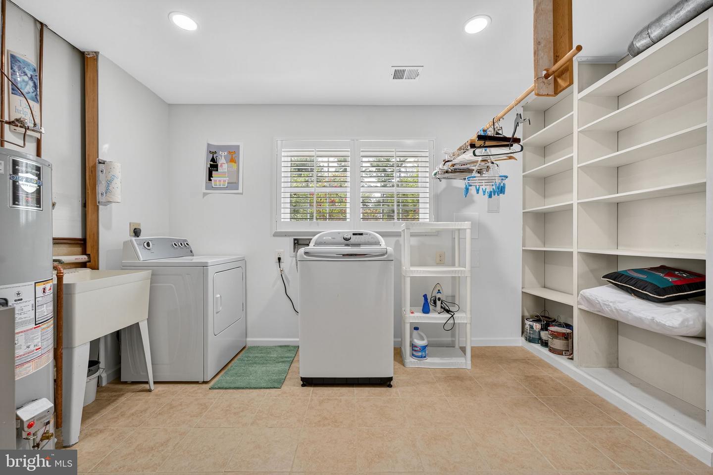 2706 SHERWOOD HALL LN, ALEXANDRIA, Virginia 22306, 3 Bedrooms Bedrooms, ,2 BathroomsBathrooms,Residential,For sale,2706 SHERWOOD HALL LN,VAFX2260534 MLS # VAFX2260534