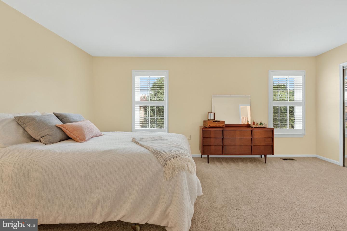 2706 SHERWOOD HALL LN, ALEXANDRIA, Virginia 22306, 3 Bedrooms Bedrooms, ,2 BathroomsBathrooms,Residential,For sale,2706 SHERWOOD HALL LN,VAFX2260534 MLS # VAFX2260534