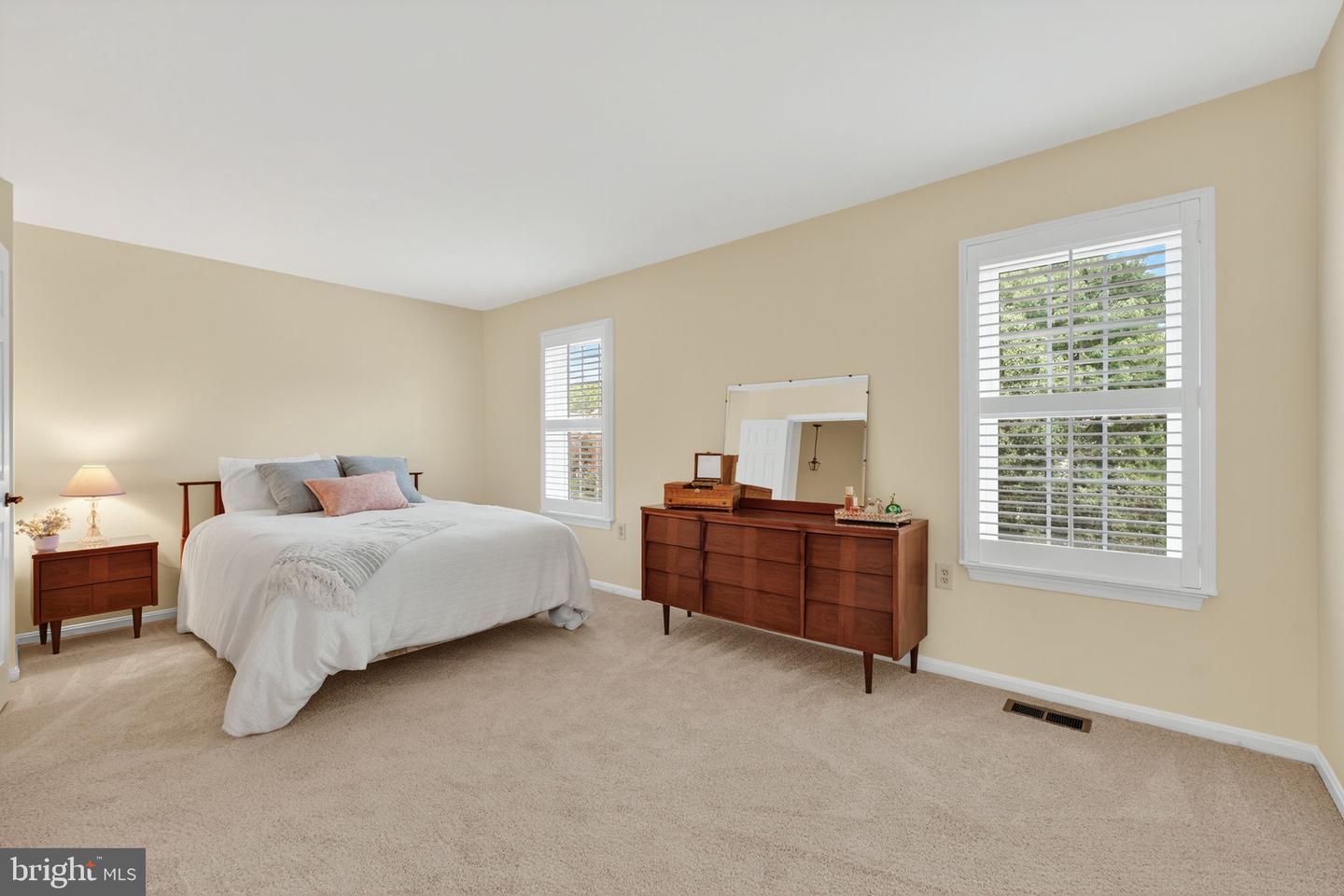 2706 SHERWOOD HALL LN, ALEXANDRIA, Virginia 22306, 3 Bedrooms Bedrooms, ,2 BathroomsBathrooms,Residential,For sale,2706 SHERWOOD HALL LN,VAFX2260534 MLS # VAFX2260534