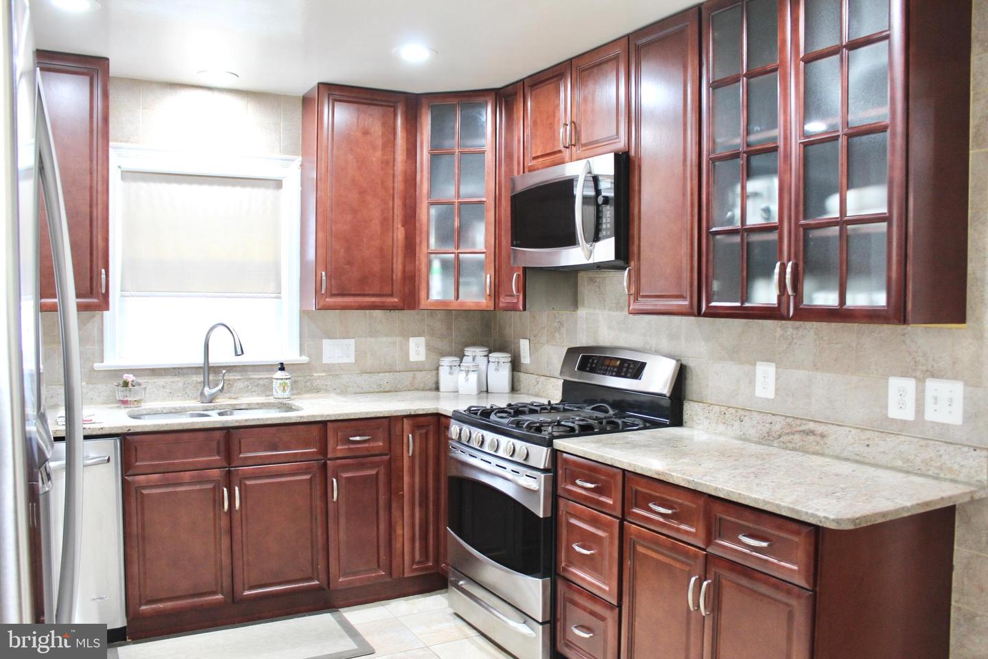 6314 WASHINGTON BLVD, ARLINGTON, Virginia 22205, 4 Bedrooms Bedrooms, ,3 BathroomsBathrooms,Residential,For sale,6314 WASHINGTON BLVD,VAAR2062136 MLS # VAAR2062136