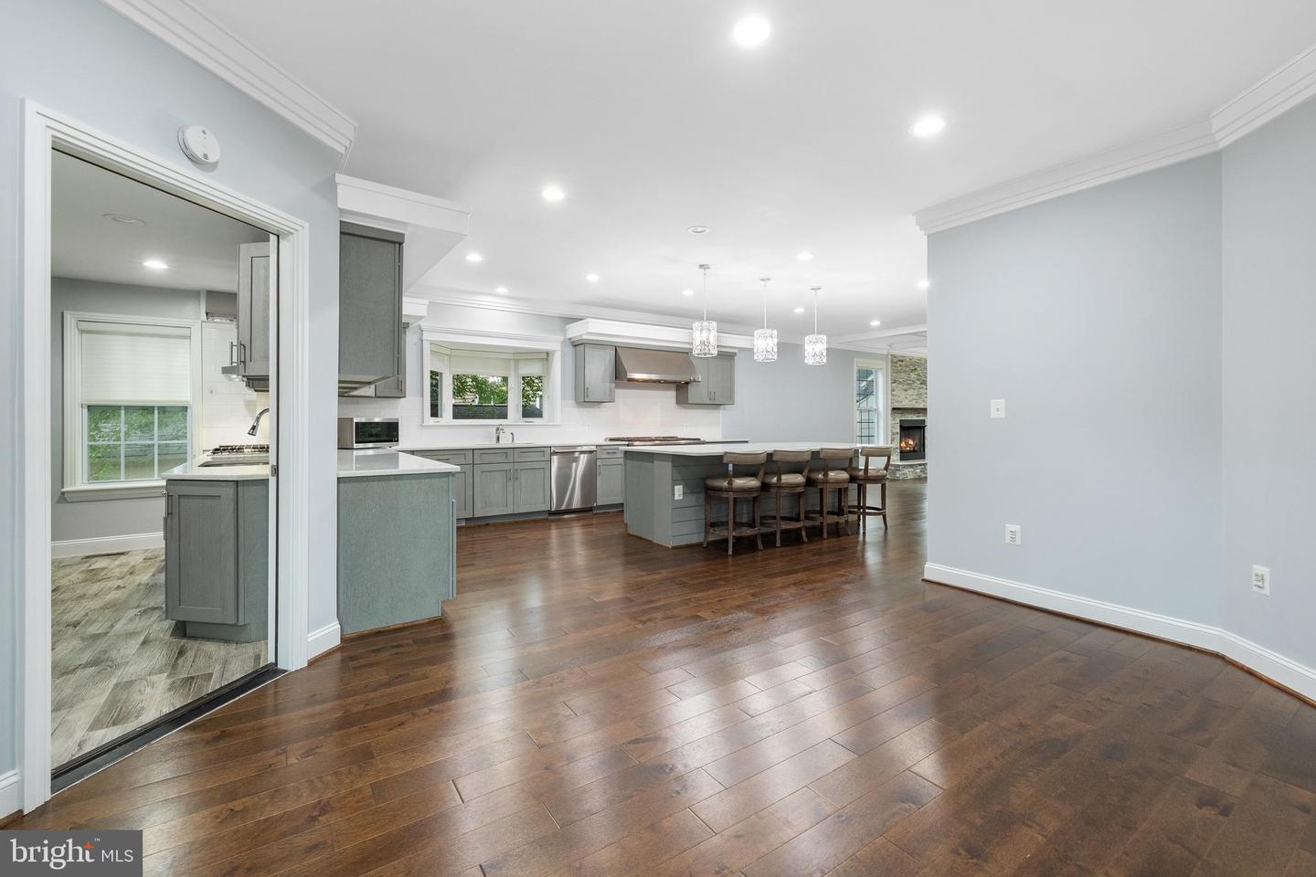 7908 HOLMES RUN DR, FALLS CHURCH, Virginia 22042, 6 Bedrooms Bedrooms, ,6 BathroomsBathrooms,Residential,For sale,7908 HOLMES RUN DR,VAFX2260572 MLS # VAFX2260572