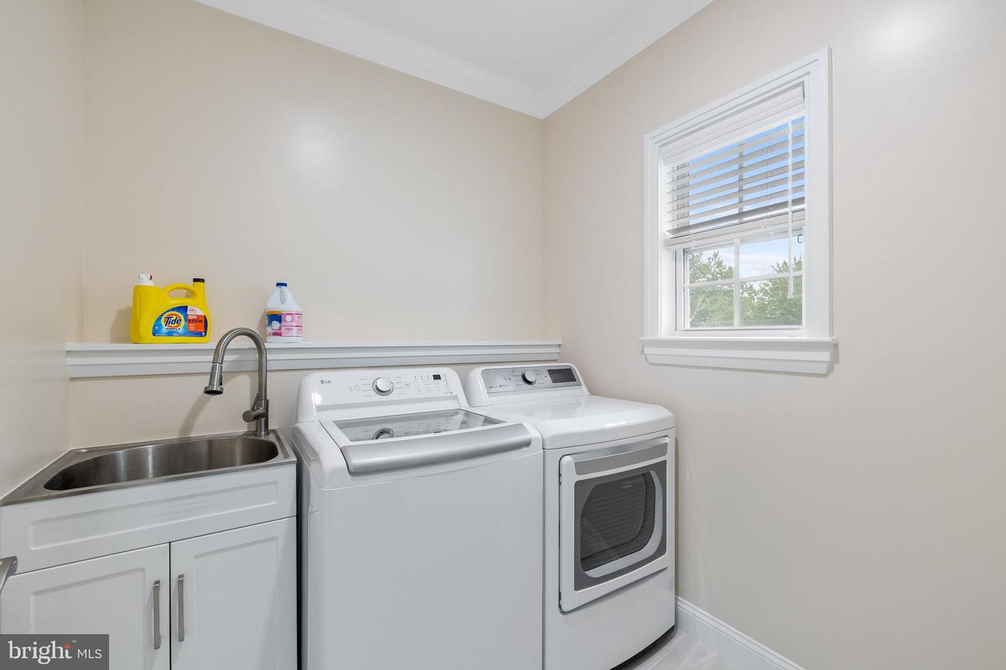 7908 HOLMES RUN DR, FALLS CHURCH, Virginia 22042, 6 Bedrooms Bedrooms, ,6 BathroomsBathrooms,Residential,For sale,7908 HOLMES RUN DR,VAFX2260572 MLS # VAFX2260572