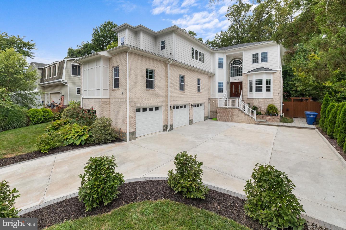7908 HOLMES RUN DR, FALLS CHURCH, Virginia 22042, 6 Bedrooms Bedrooms, ,6 BathroomsBathrooms,Residential,For sale,7908 HOLMES RUN DR,VAFX2260572 MLS # VAFX2260572