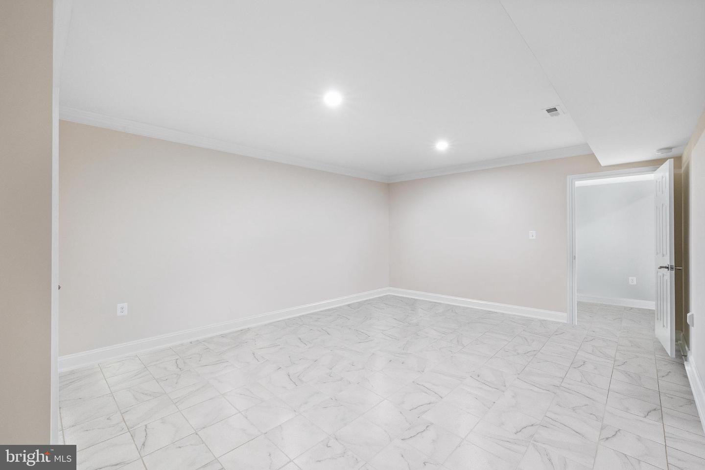 7908 HOLMES RUN DR, FALLS CHURCH, Virginia 22042, 6 Bedrooms Bedrooms, ,6 BathroomsBathrooms,Residential,For sale,7908 HOLMES RUN DR,VAFX2260572 MLS # VAFX2260572