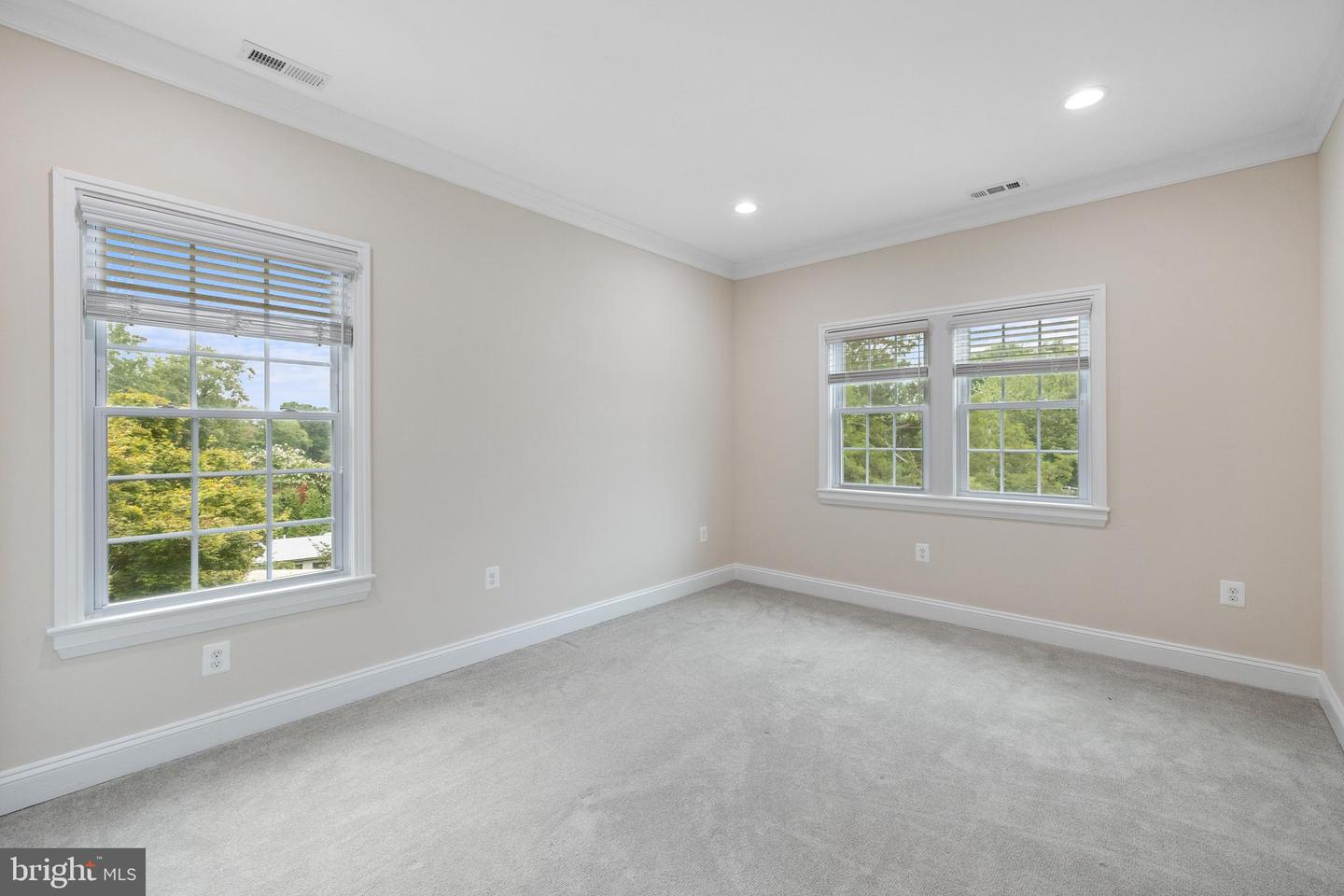 7908 HOLMES RUN DR, FALLS CHURCH, Virginia 22042, 6 Bedrooms Bedrooms, ,6 BathroomsBathrooms,Residential,For sale,7908 HOLMES RUN DR,VAFX2260572 MLS # VAFX2260572