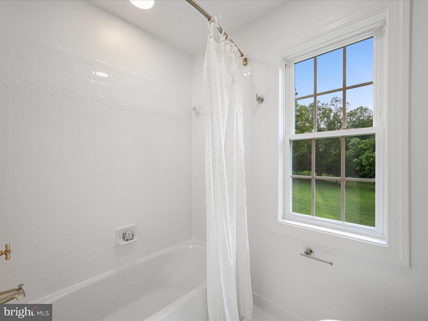 21753 CLEAR CREEK LN, ALDIE, Virginia 20105, 5 Bedrooms Bedrooms, ,4 BathroomsBathrooms,Residential,For sale,21753 CLEAR CREEK LN,VALO2089556 MLS # VALO2089556