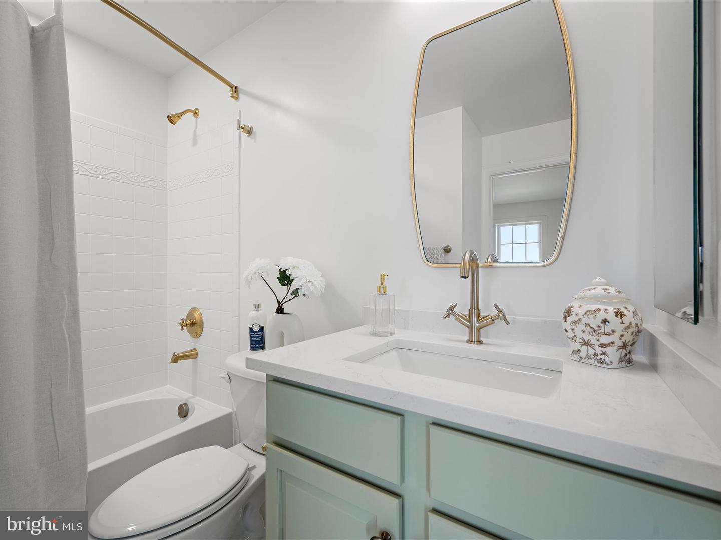 21753 CLEAR CREEK LN, ALDIE, Virginia 20105, 5 Bedrooms Bedrooms, ,4 BathroomsBathrooms,Residential,For sale,21753 CLEAR CREEK LN,VALO2089556 MLS # VALO2089556