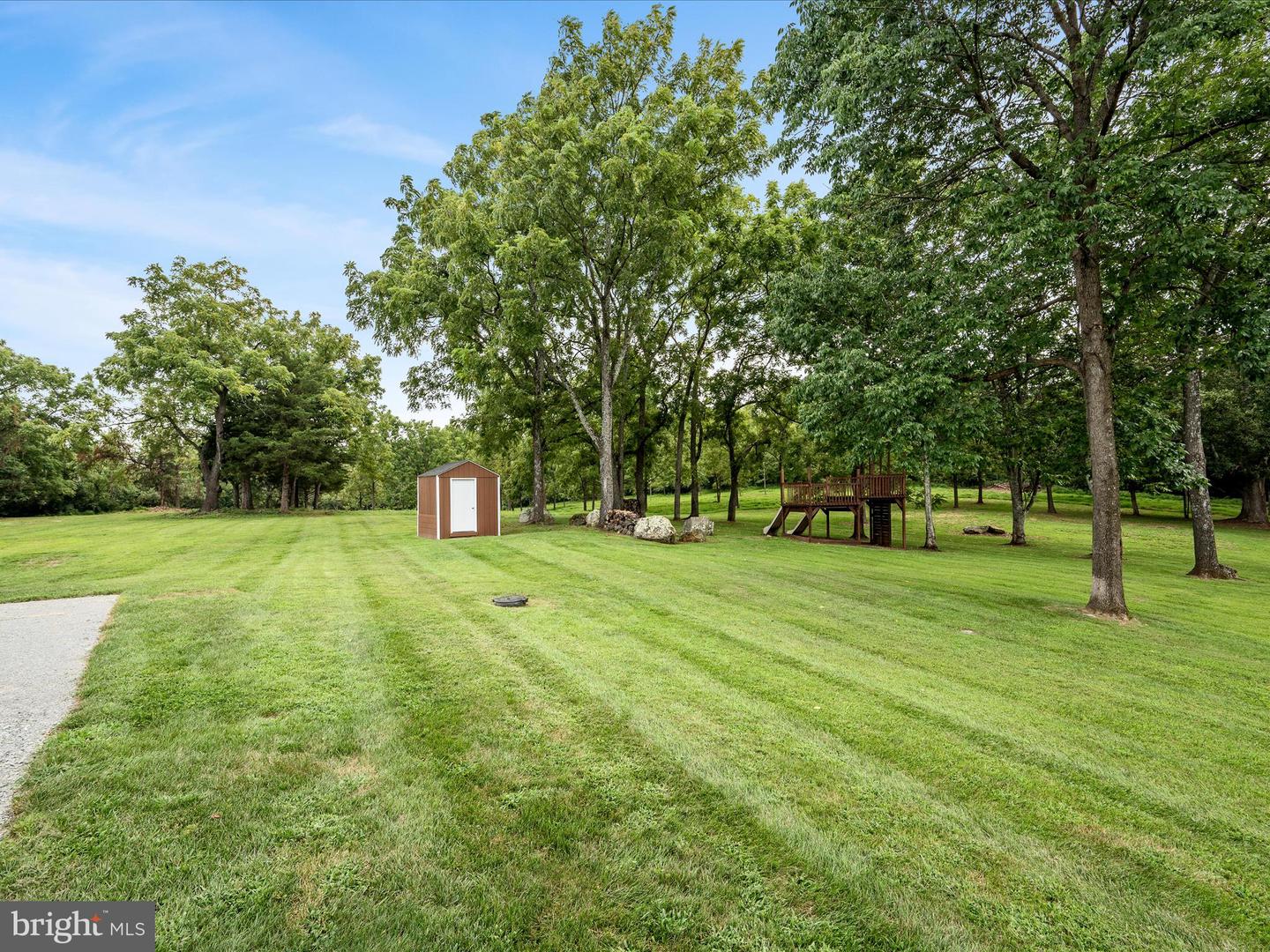 21753 CLEAR CREEK LN, ALDIE, Virginia 20105, 5 Bedrooms Bedrooms, ,4 BathroomsBathrooms,Residential,For sale,21753 CLEAR CREEK LN,VALO2089556 MLS # VALO2089556