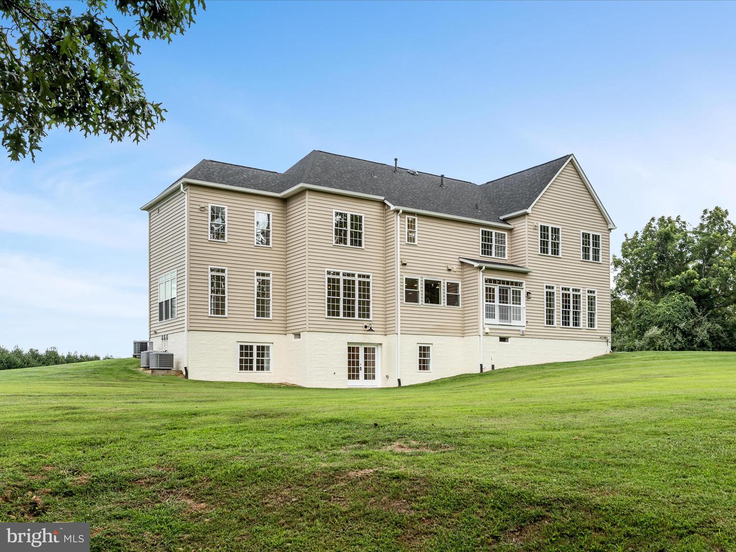 21753 CLEAR CREEK LN, ALDIE, Virginia 20105, 5 Bedrooms Bedrooms, ,4 BathroomsBathrooms,Residential,For sale,21753 CLEAR CREEK LN,VALO2089556 MLS # VALO2089556