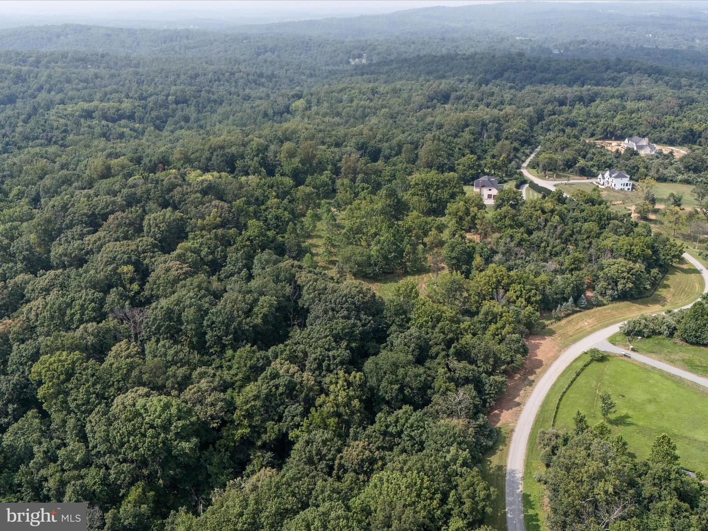 21753 CLEAR CREEK LN, ALDIE, Virginia 20105, 5 Bedrooms Bedrooms, ,4 BathroomsBathrooms,Residential,For sale,21753 CLEAR CREEK LN,VALO2089556 MLS # VALO2089556