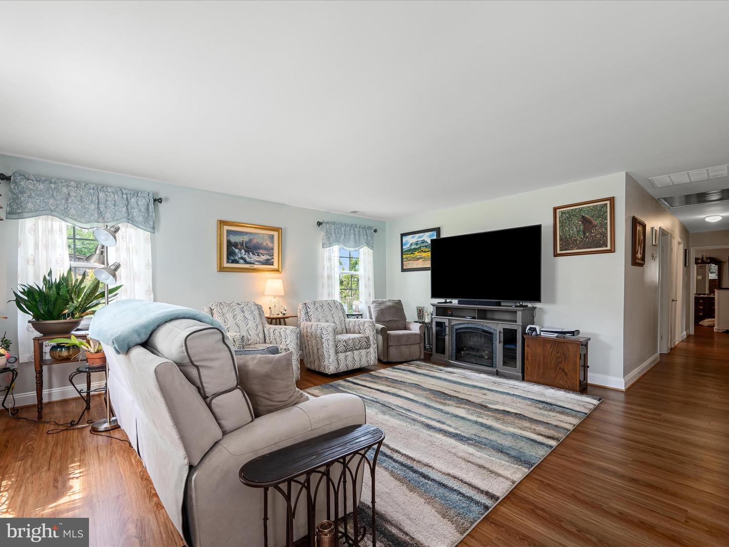 13107 MELVILLE LN, FAIRFAX, Virginia 22033, 4 Bedrooms Bedrooms, ,2 BathroomsBathrooms,Residential,For sale,13107 MELVILLE LN,VAFX2233050 MLS # VAFX2233050