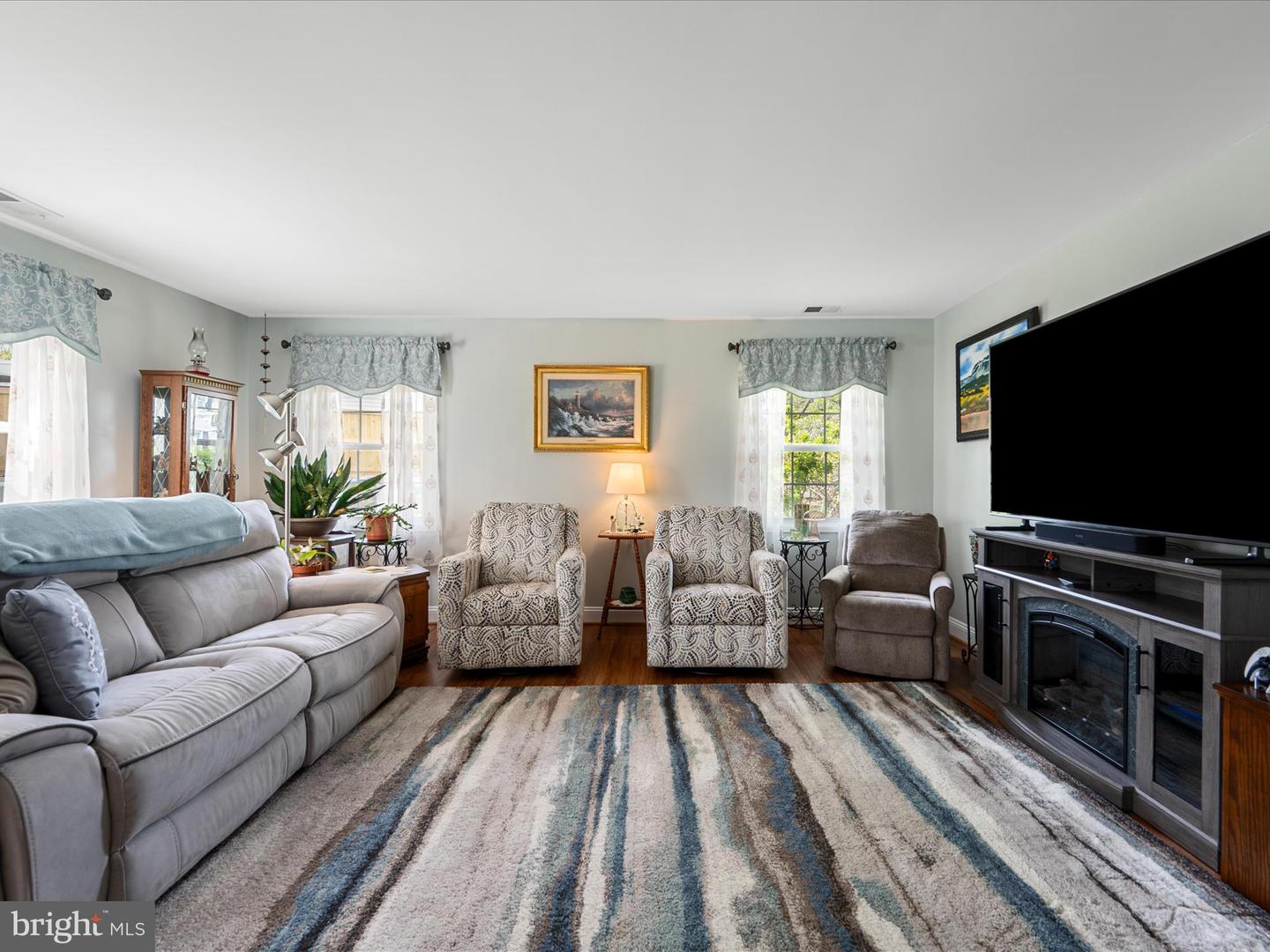 13107 MELVILLE LN, FAIRFAX, Virginia 22033, 4 Bedrooms Bedrooms, ,2 BathroomsBathrooms,Residential,For sale,13107 MELVILLE LN,VAFX2233050 MLS # VAFX2233050