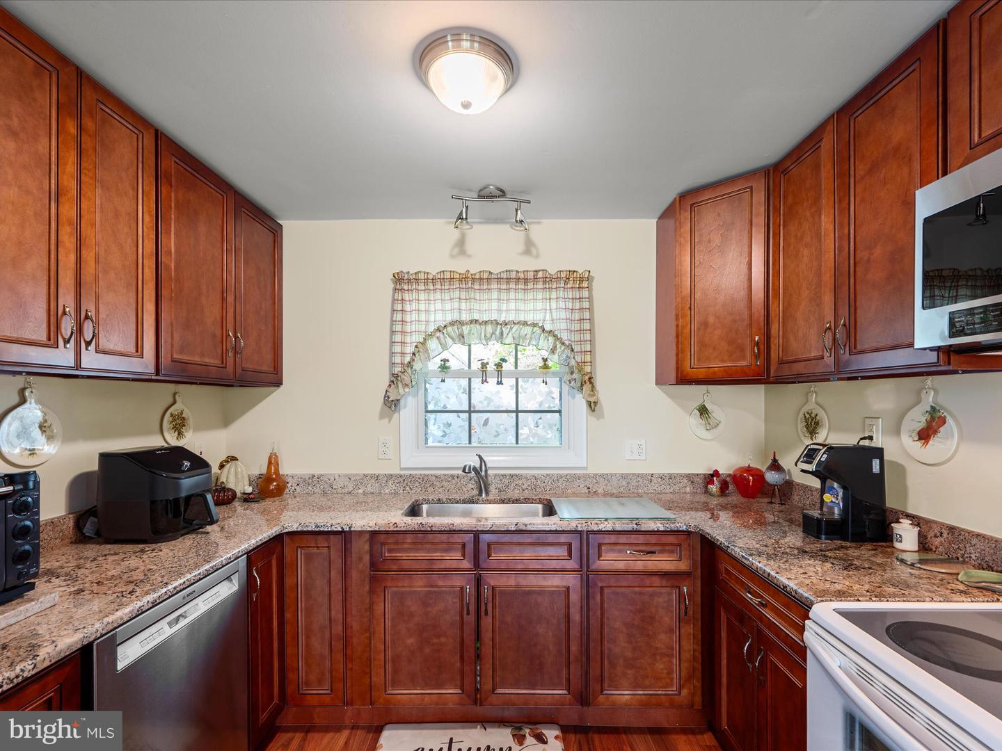 13107 MELVILLE LN, FAIRFAX, Virginia 22033, 4 Bedrooms Bedrooms, ,2 BathroomsBathrooms,Residential,For sale,13107 MELVILLE LN,VAFX2233050 MLS # VAFX2233050