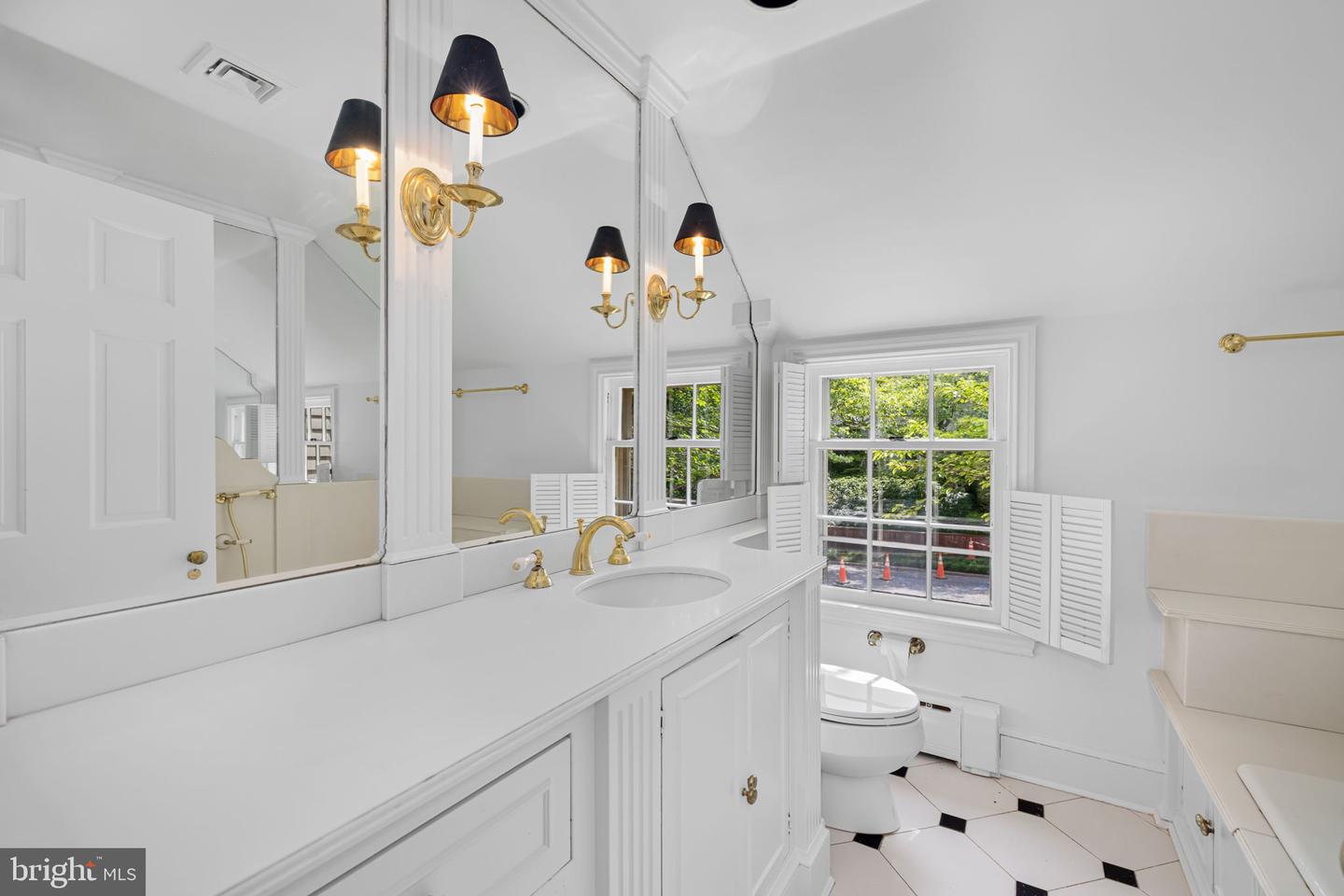 1727 HOBAN RD NW, WASHINGTON, District Of Columbia 20007, 3 Bedrooms Bedrooms, ,4 BathroomsBathrooms,Residential,For sale,1727 HOBAN RD NW,DCDC2197848 MLS # DCDC2197848
