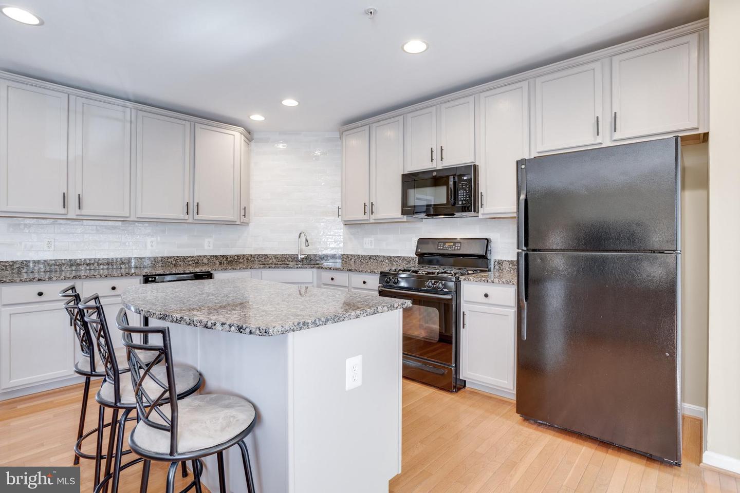 4656 UNIT #522 BATTENBURG LN, FAIRFAX, Virginia 22030, 3 Bedrooms Bedrooms, ,2 BathroomsBathrooms,Residential,For sale,4656 UNIT #522 BATTENBURG LN,VAFX2244190 MLS # VAFX2244190