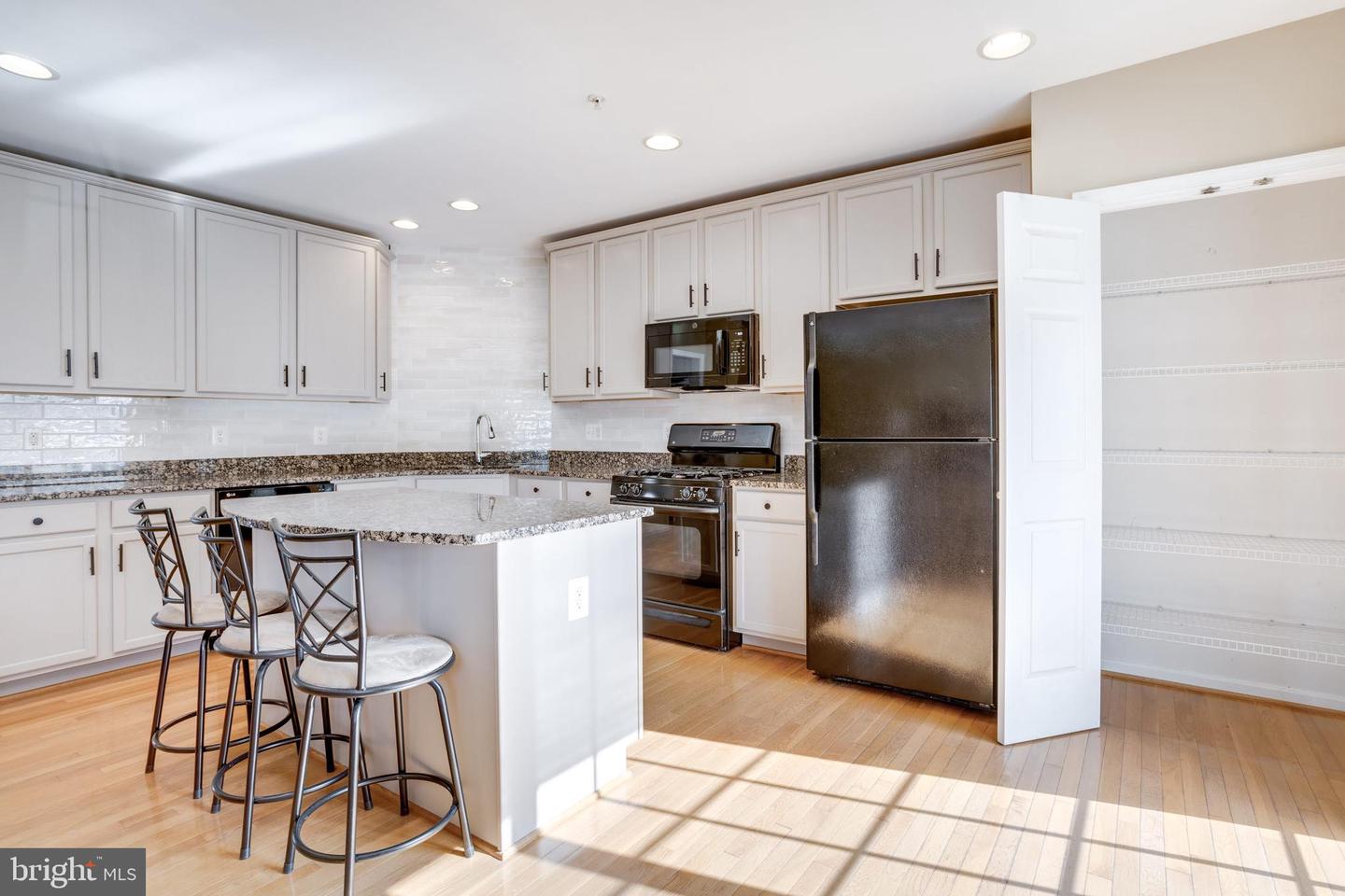 4656 UNIT #522 BATTENBURG LN, FAIRFAX, Virginia 22030, 3 Bedrooms Bedrooms, ,2 BathroomsBathrooms,Residential,For sale,4656 UNIT #522 BATTENBURG LN,VAFX2244190 MLS # VAFX2244190